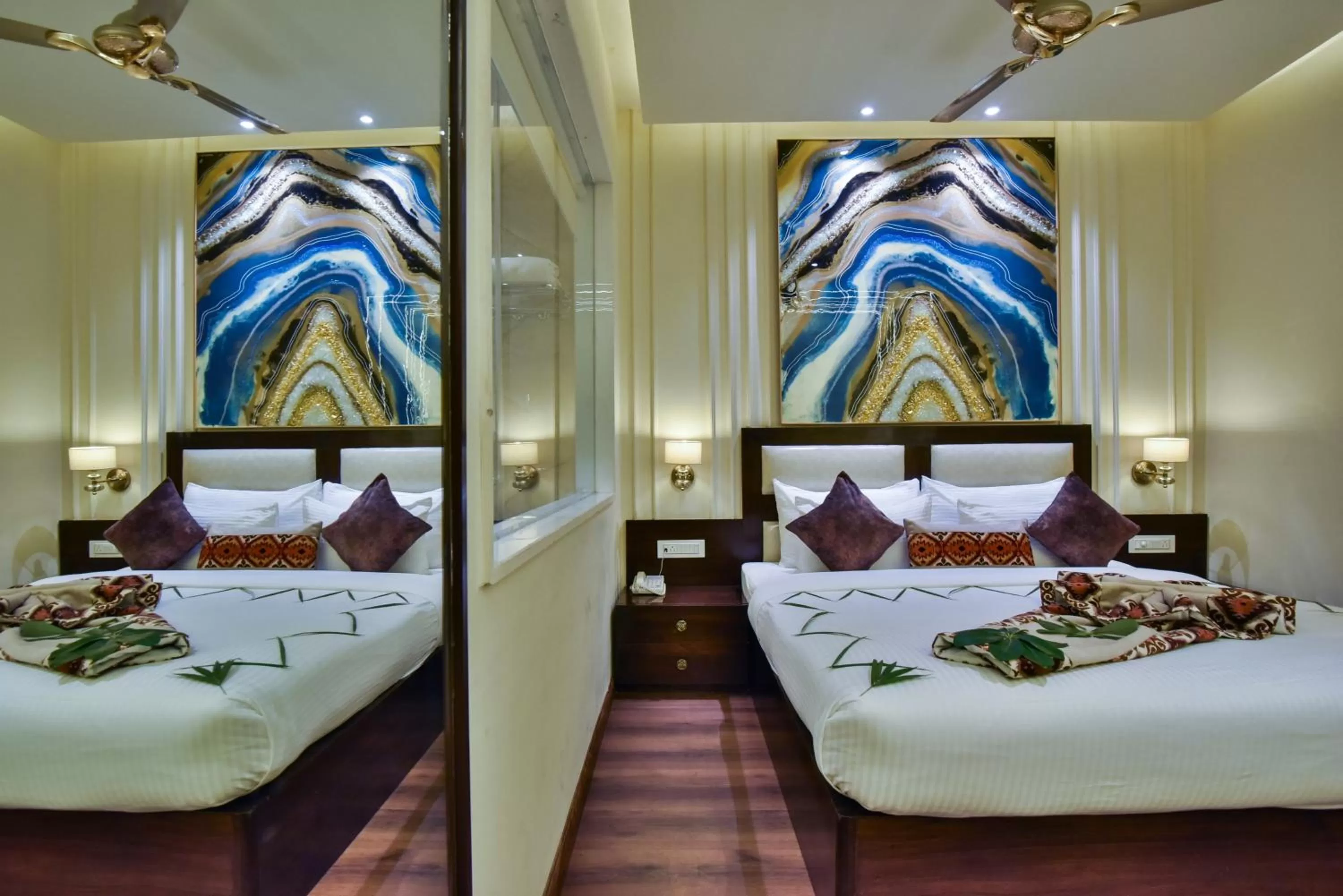 bunk bed in Hotel BR Grand -Near Golden Temple