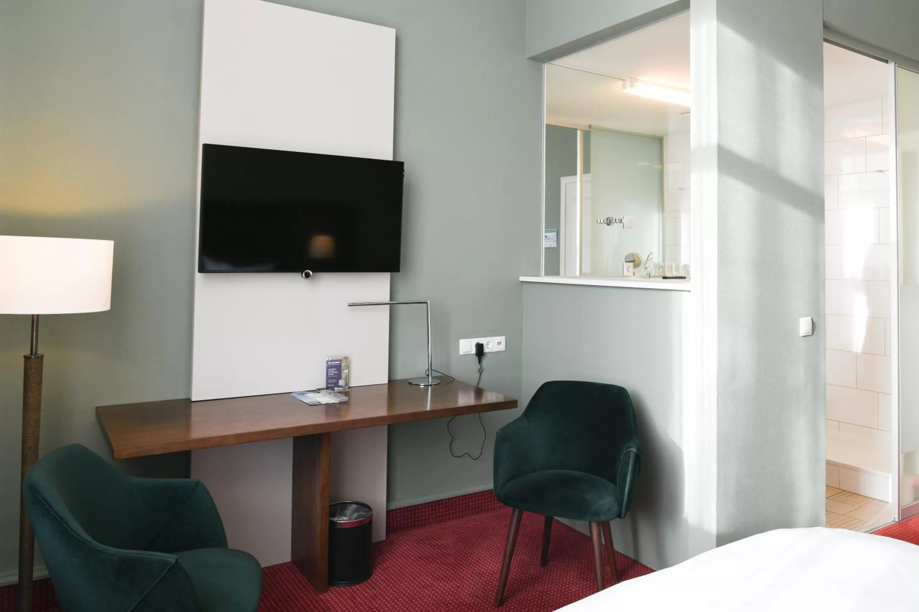 Photo of the whole room, Bed in Hotel Bamberger Hof Bellevue