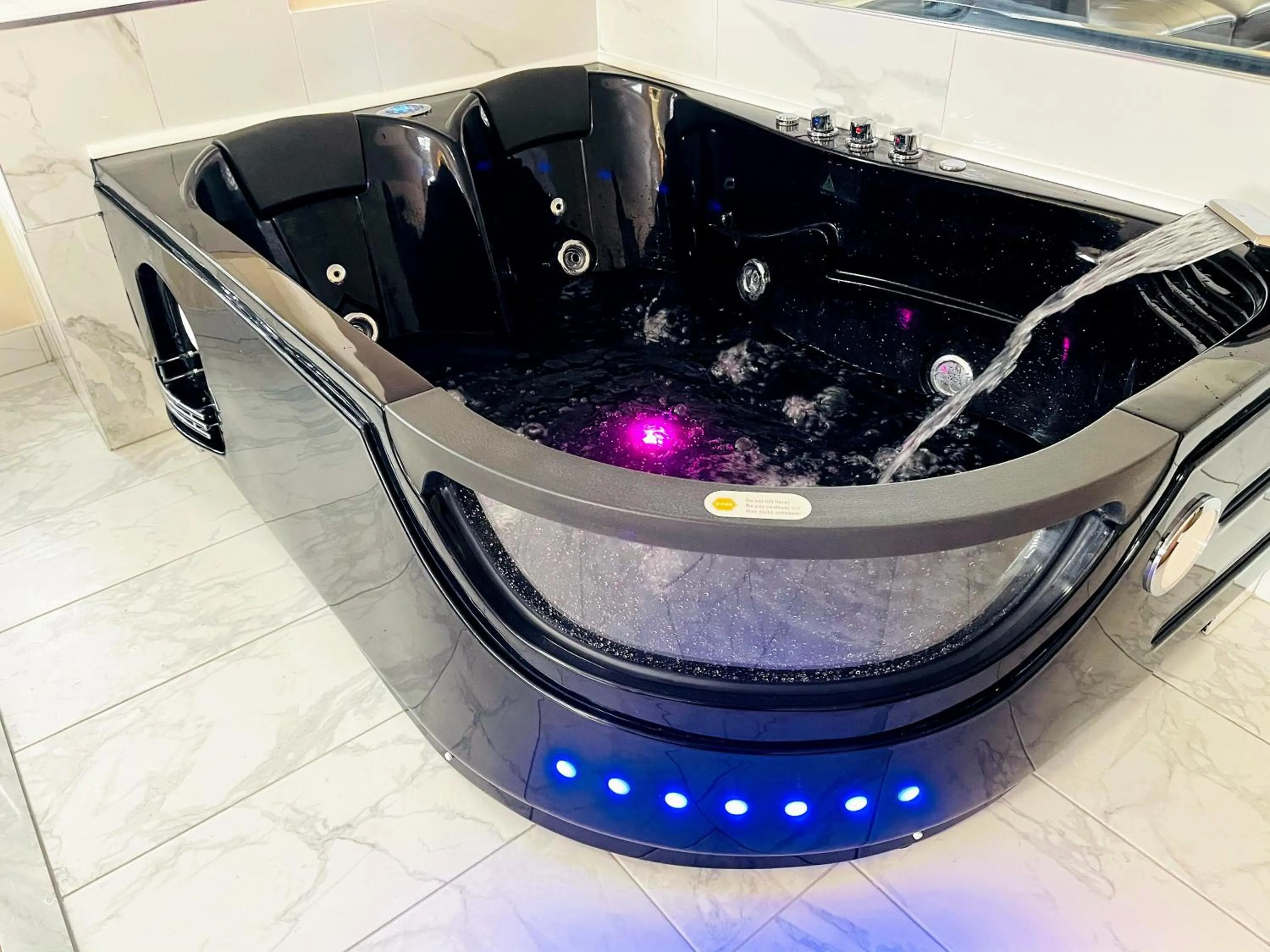 Falls Lodge & Suites