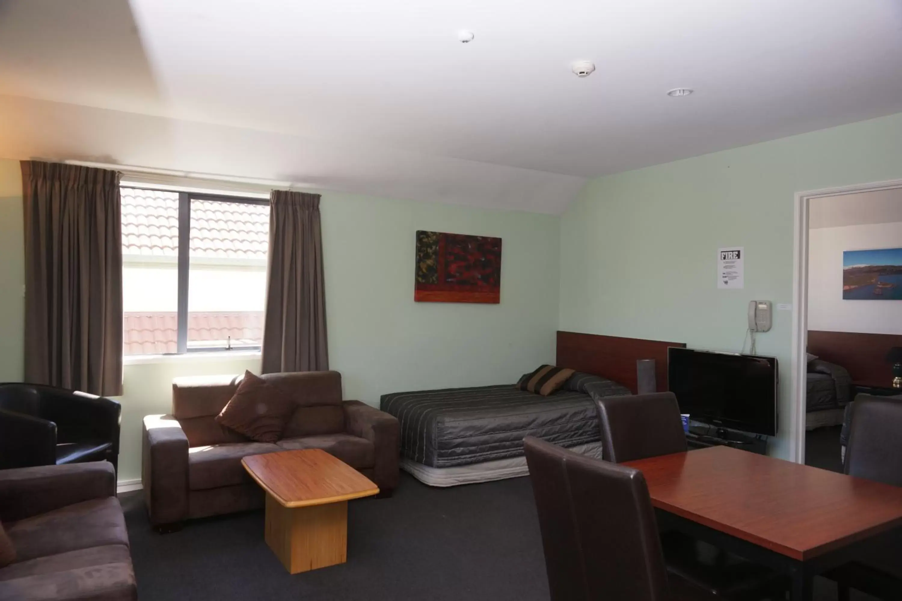 Two-Bedroom Family Apartment in Sherborne Motor Lodge Two-Bedroom Family Apartment in Sherborne Motor Lodge