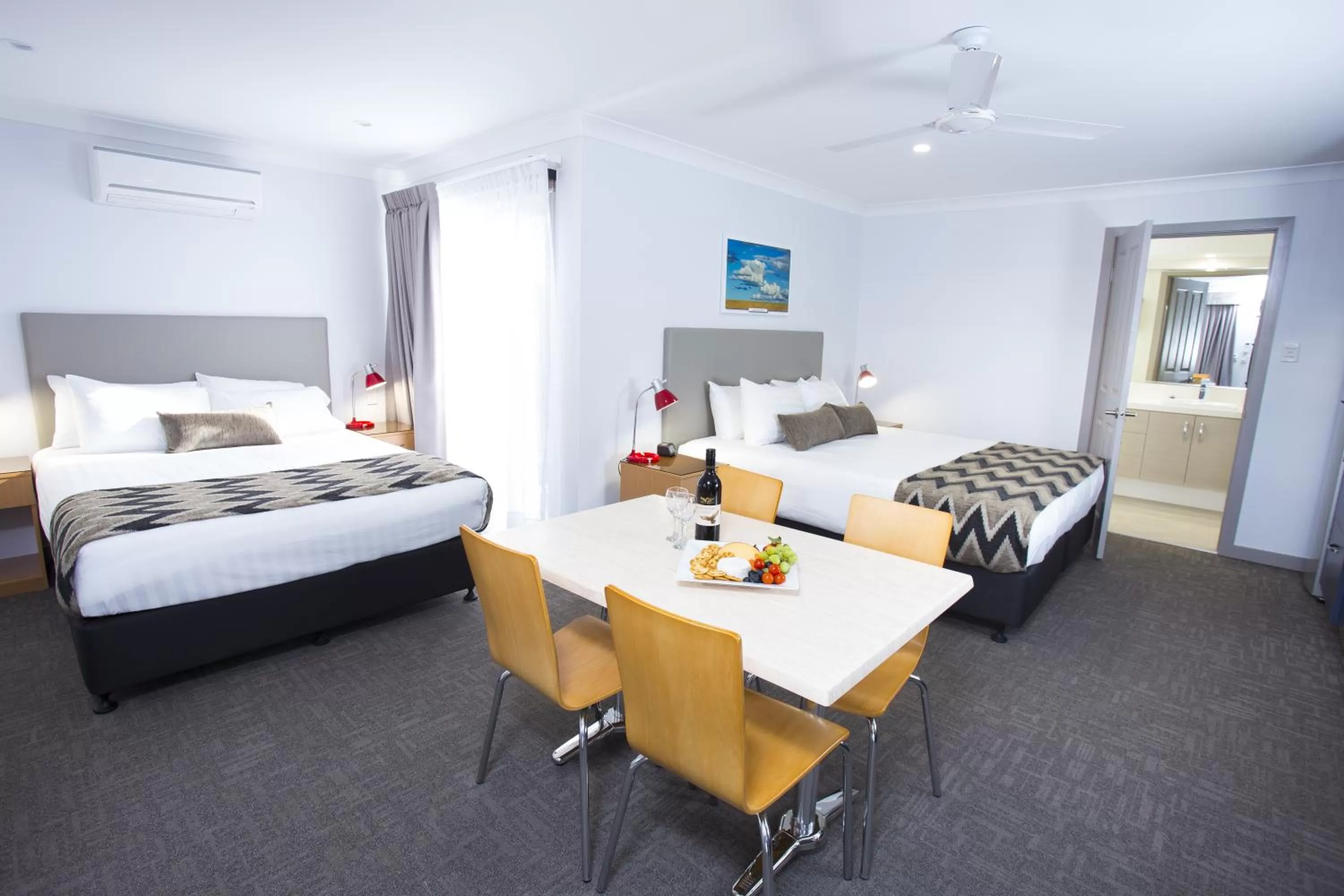 Photo of the whole room, Bed in Altitude Motel Apartments