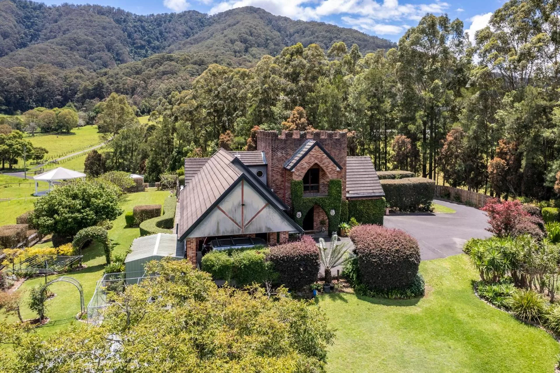 Bird's eye view, Property Building in The Castle at Bonville