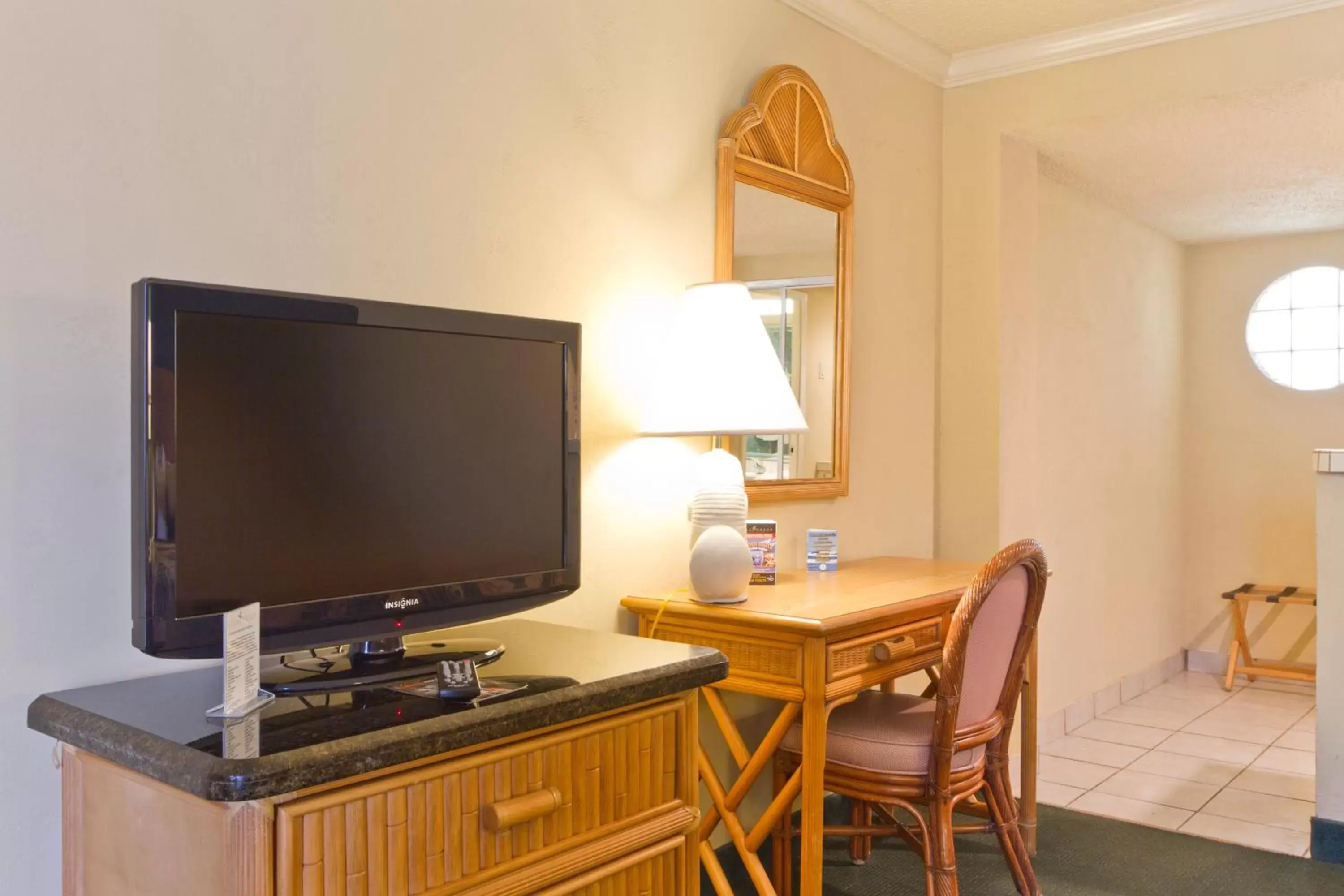 King Room with Partial Beach View in Isla Grand Beach Resort King Room with Partial Beach View in Isla Grand Beach Resort