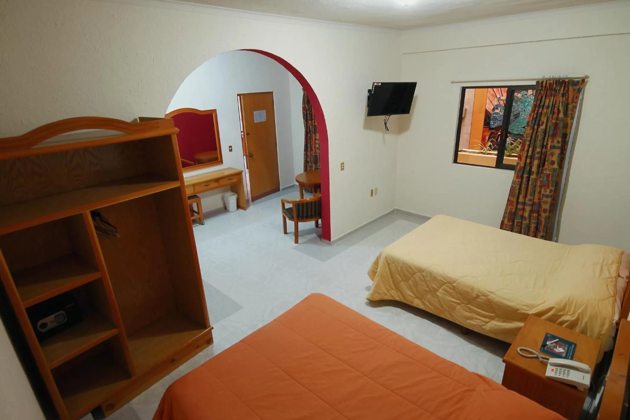 Bed in HOTEL EL CONQUISTADOR MONARCA.