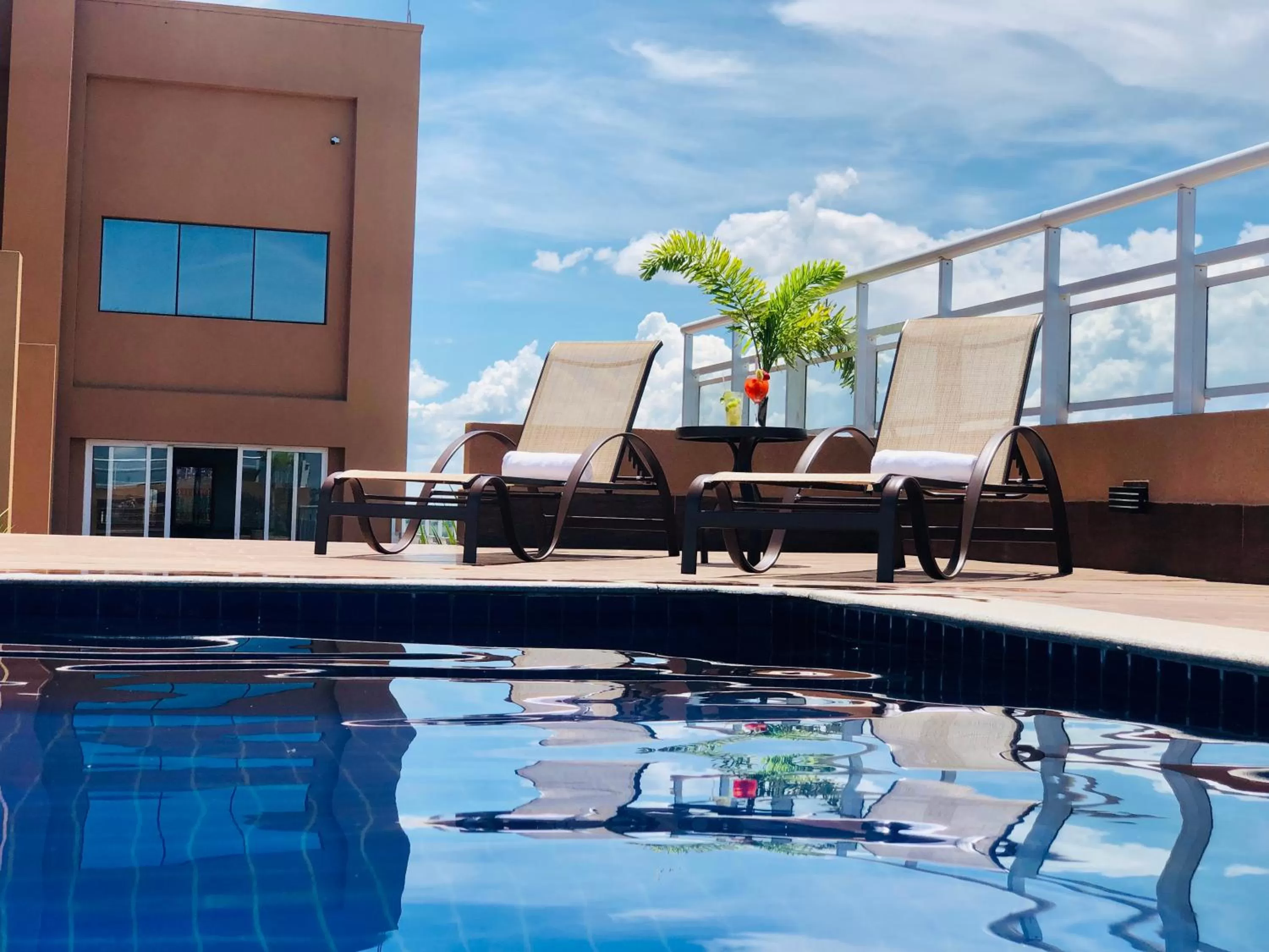 Swimming pool in Lummina Mogi