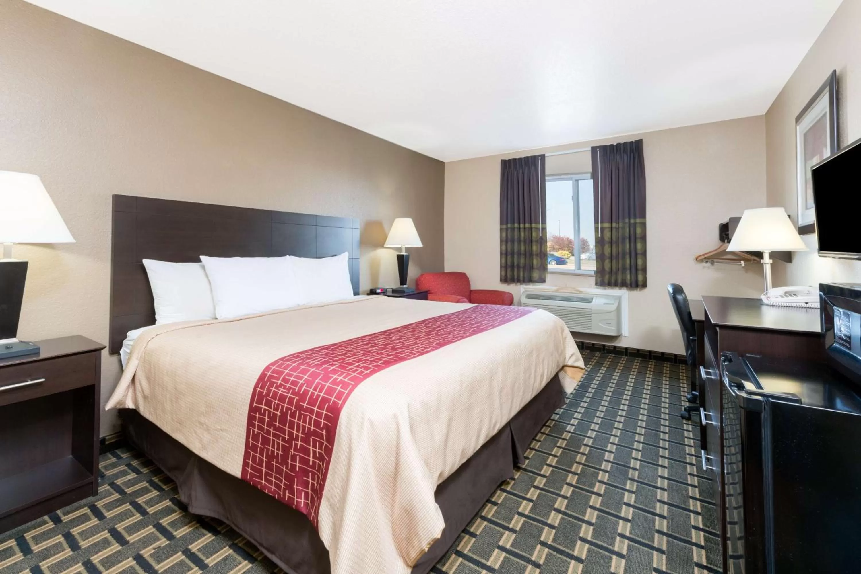 King Room - Mobility Access/Non-Smoking in Super 8 by Wyndham Springfield East