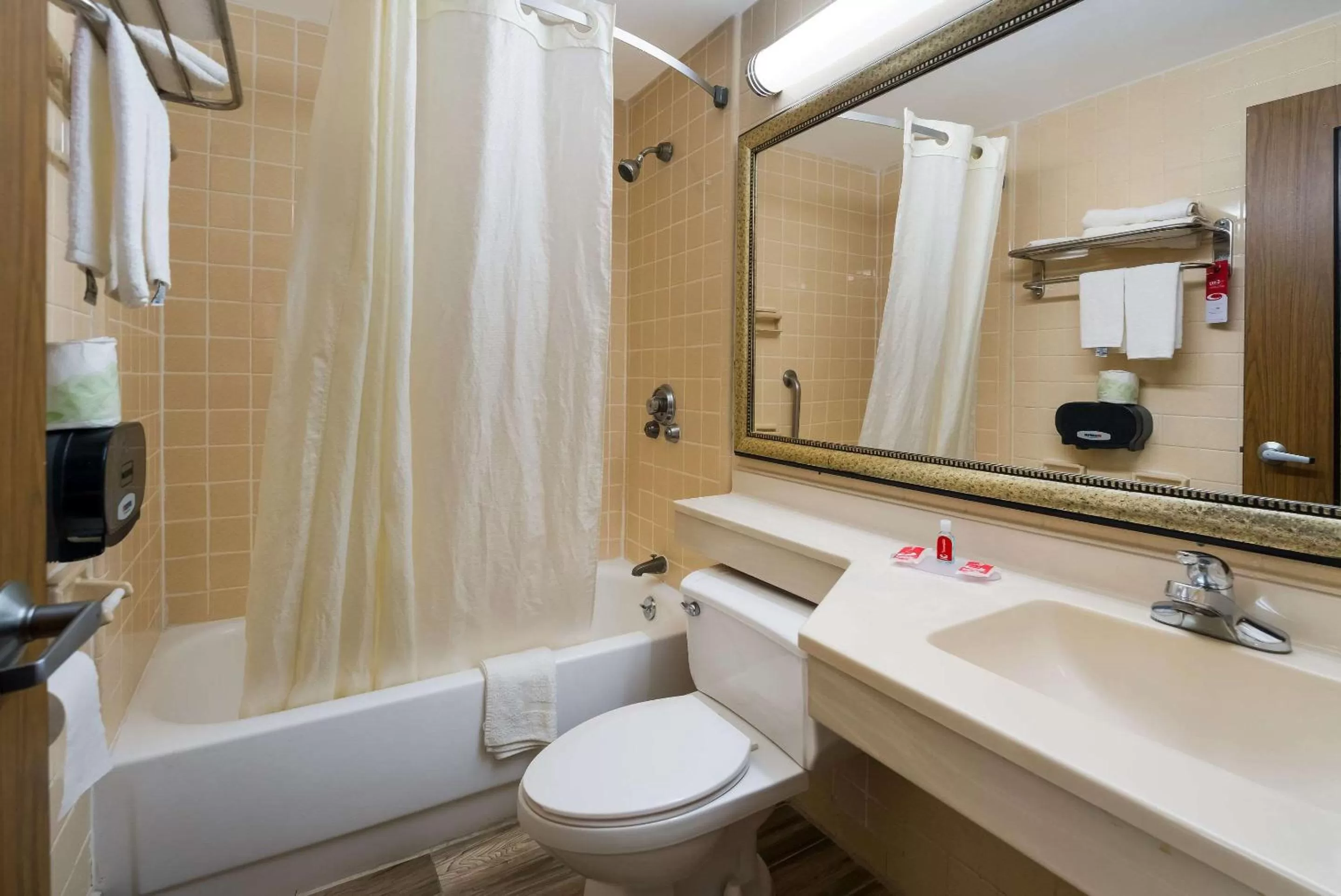 Bedroom in Perry Inn & Suites By Capital O National Fairground GA I 75