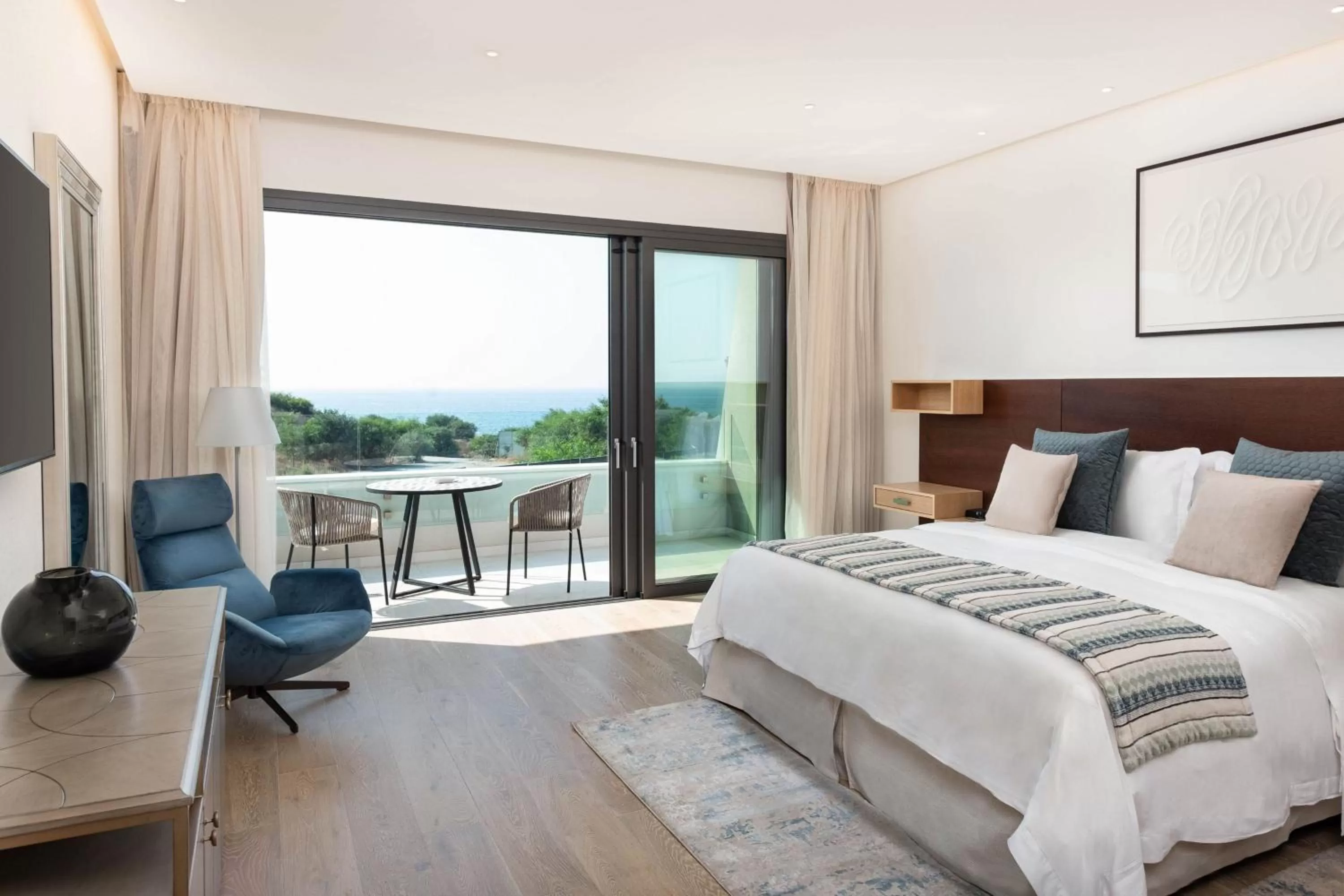 Swimming pool, Bed in Parklane, a Luxury Collection Resort & Spa, Limassol