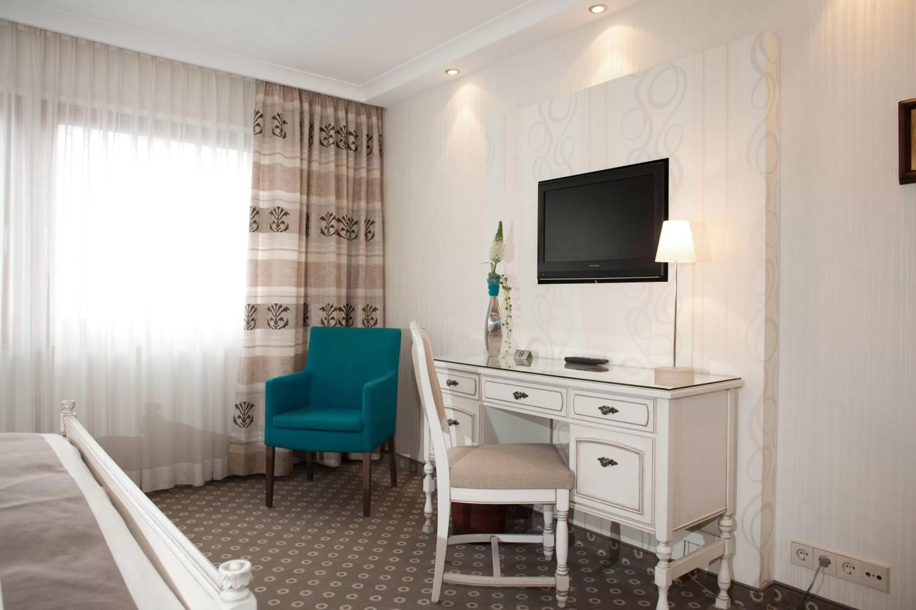 TV/Entertainment Center in Hotel-Restaurant Arneggers Adler