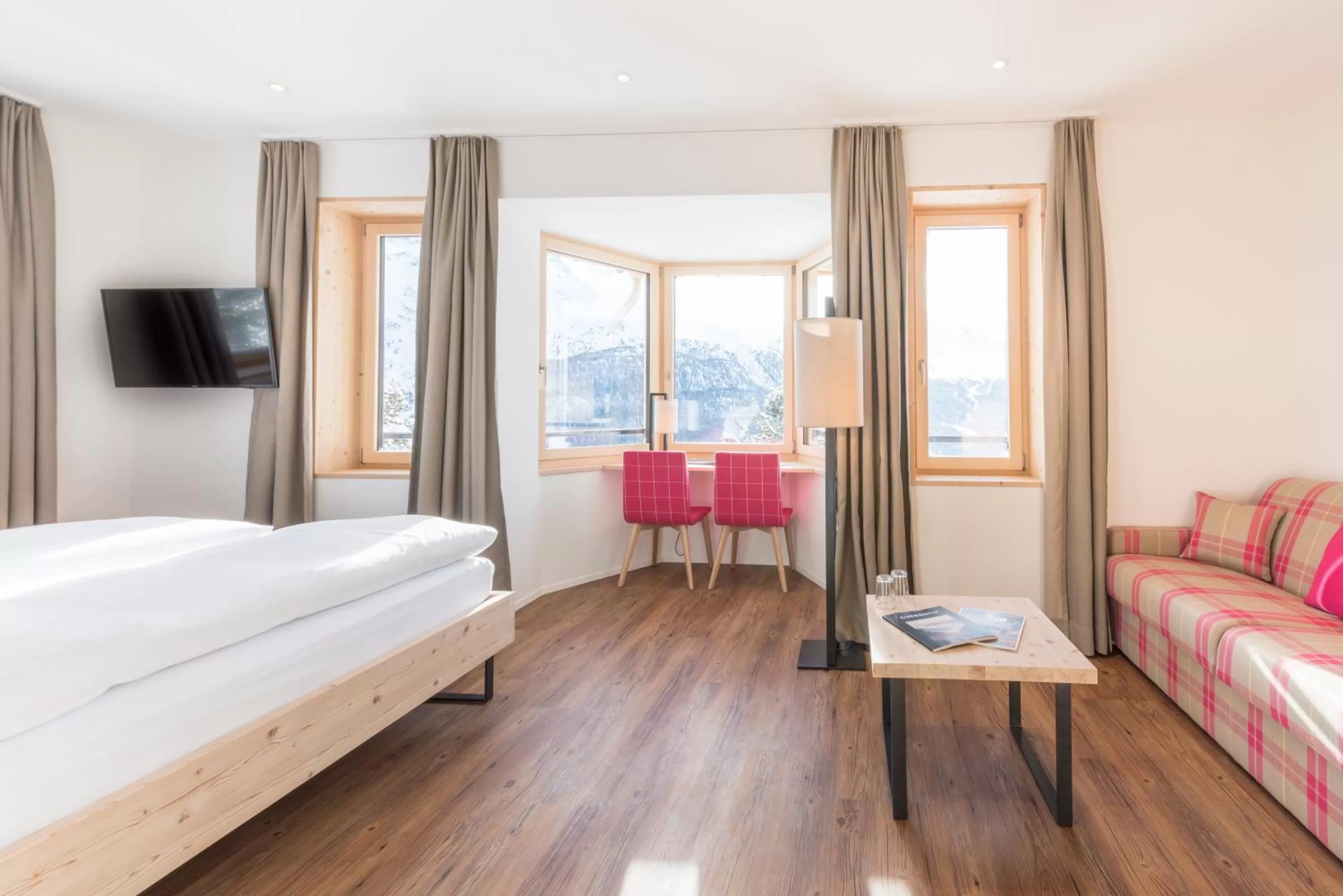 Photo of the whole room, Bed in Berghotel Randolins