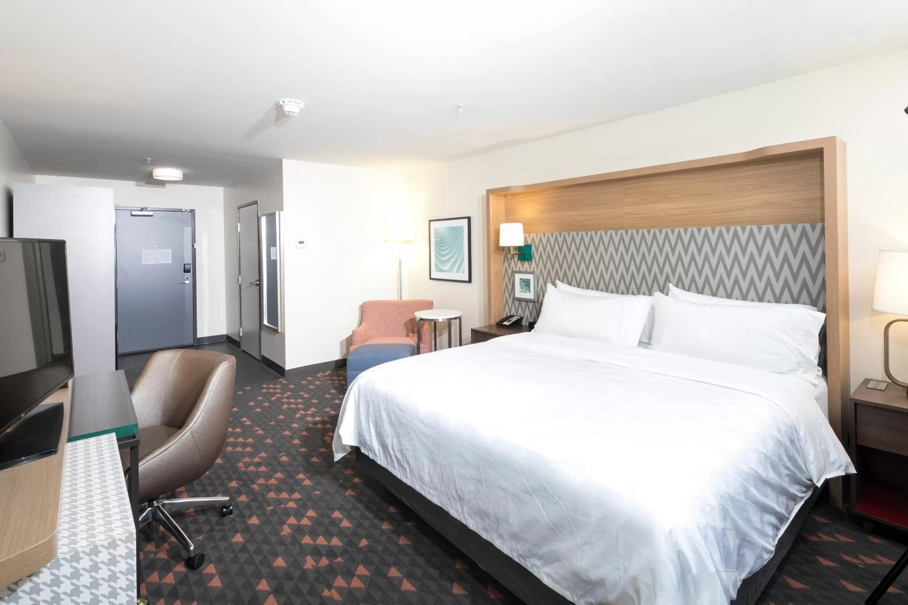 Bed in Holiday Inn & Suites Detroit - Troy by IHG