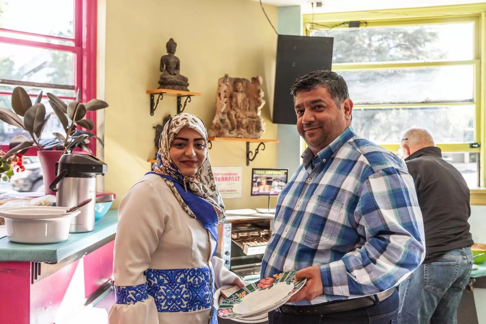 People in Ocean Island Inn | Backpackers | Suites