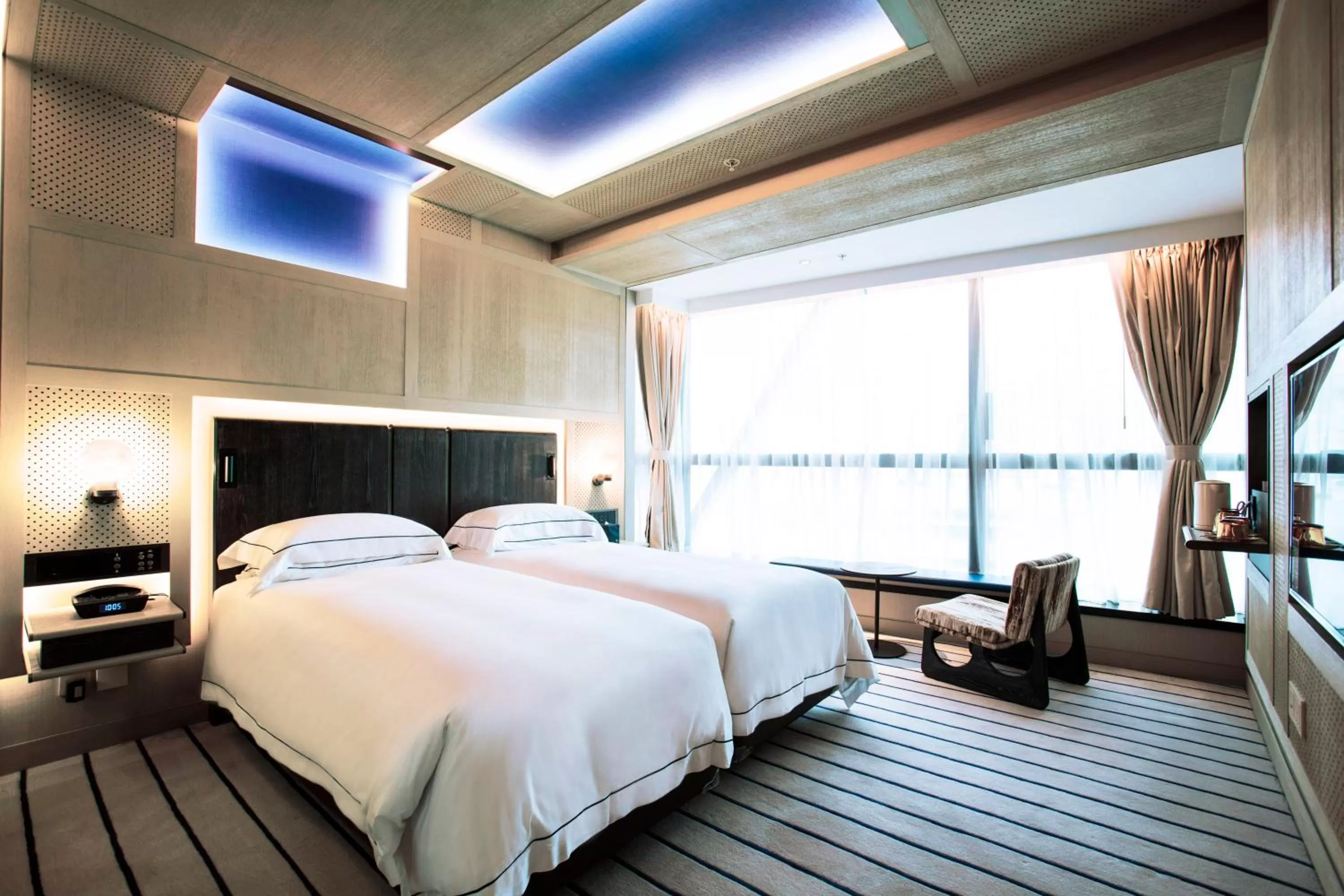 Bedroom, Bed in The Emperor Hotel