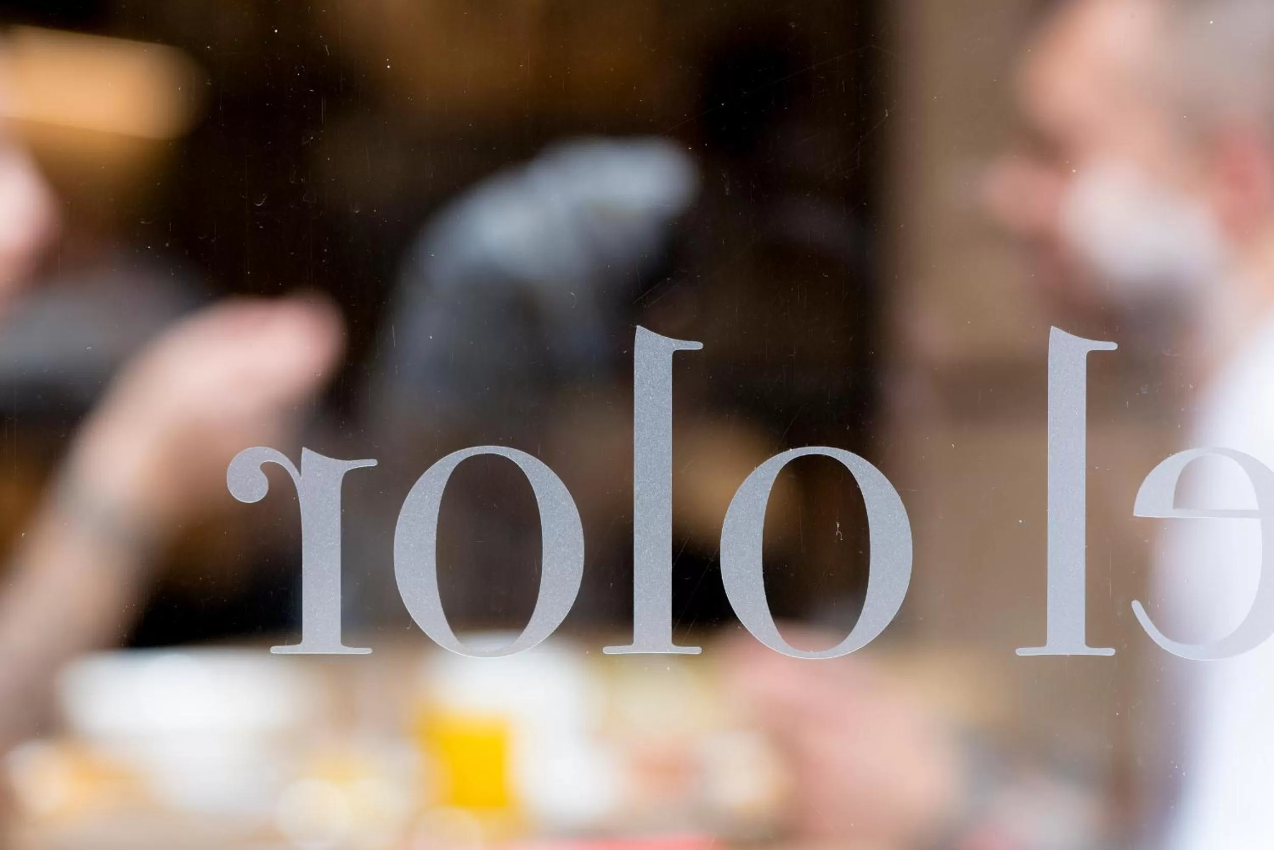 Text overlay in Lettera Hotel