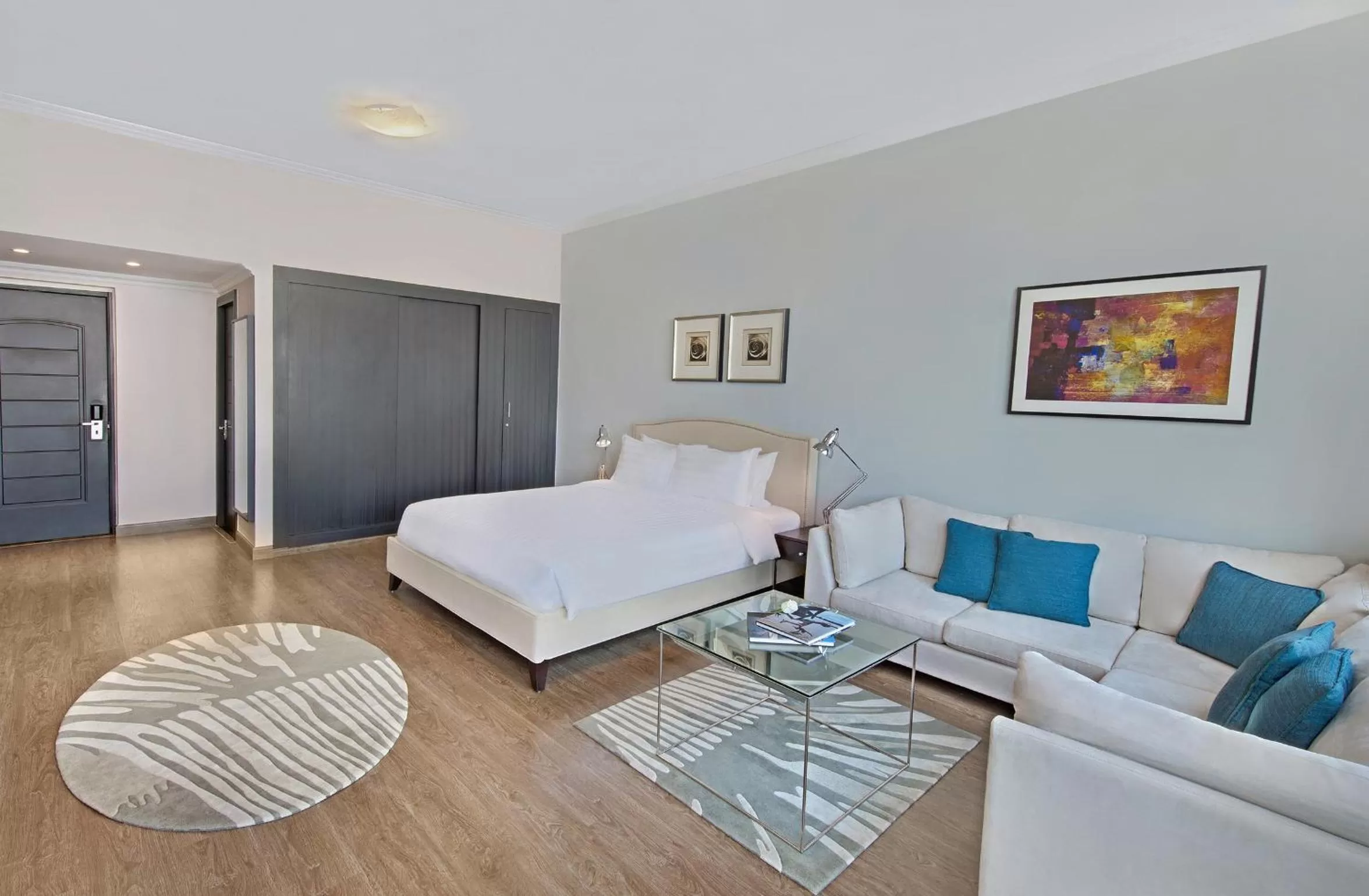 Living room, Bed in Ezdan Hotel West Bay