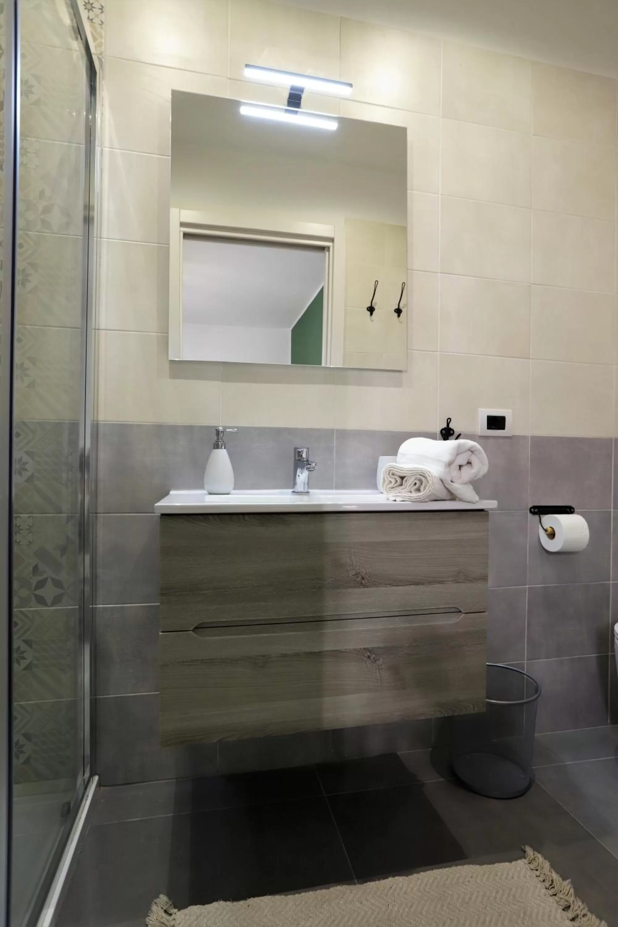 Bathroom in Napoli Vesuvio Apartments by Dimorra