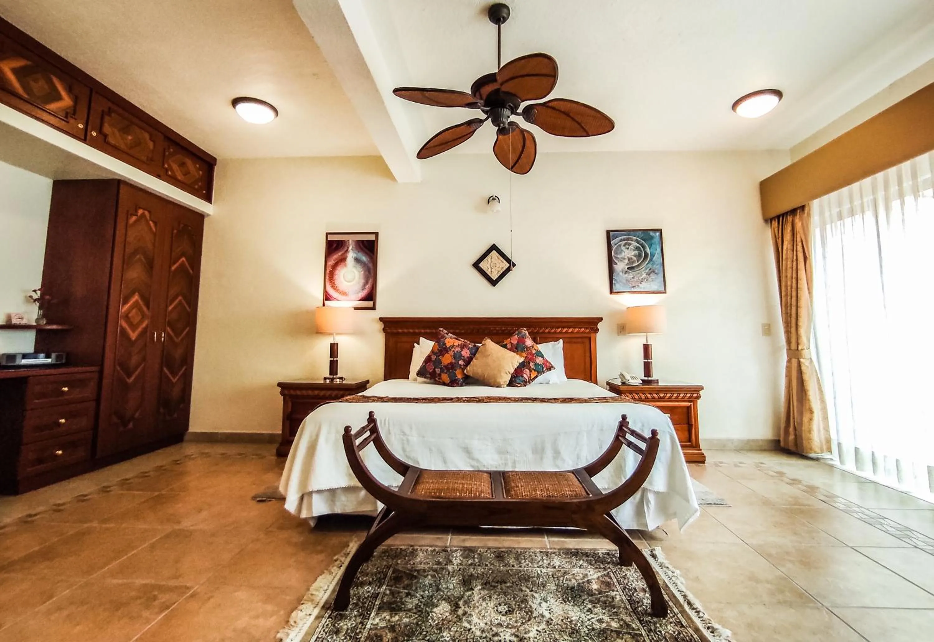 Bed in La Buena Vibra Wellness Resort & Spa