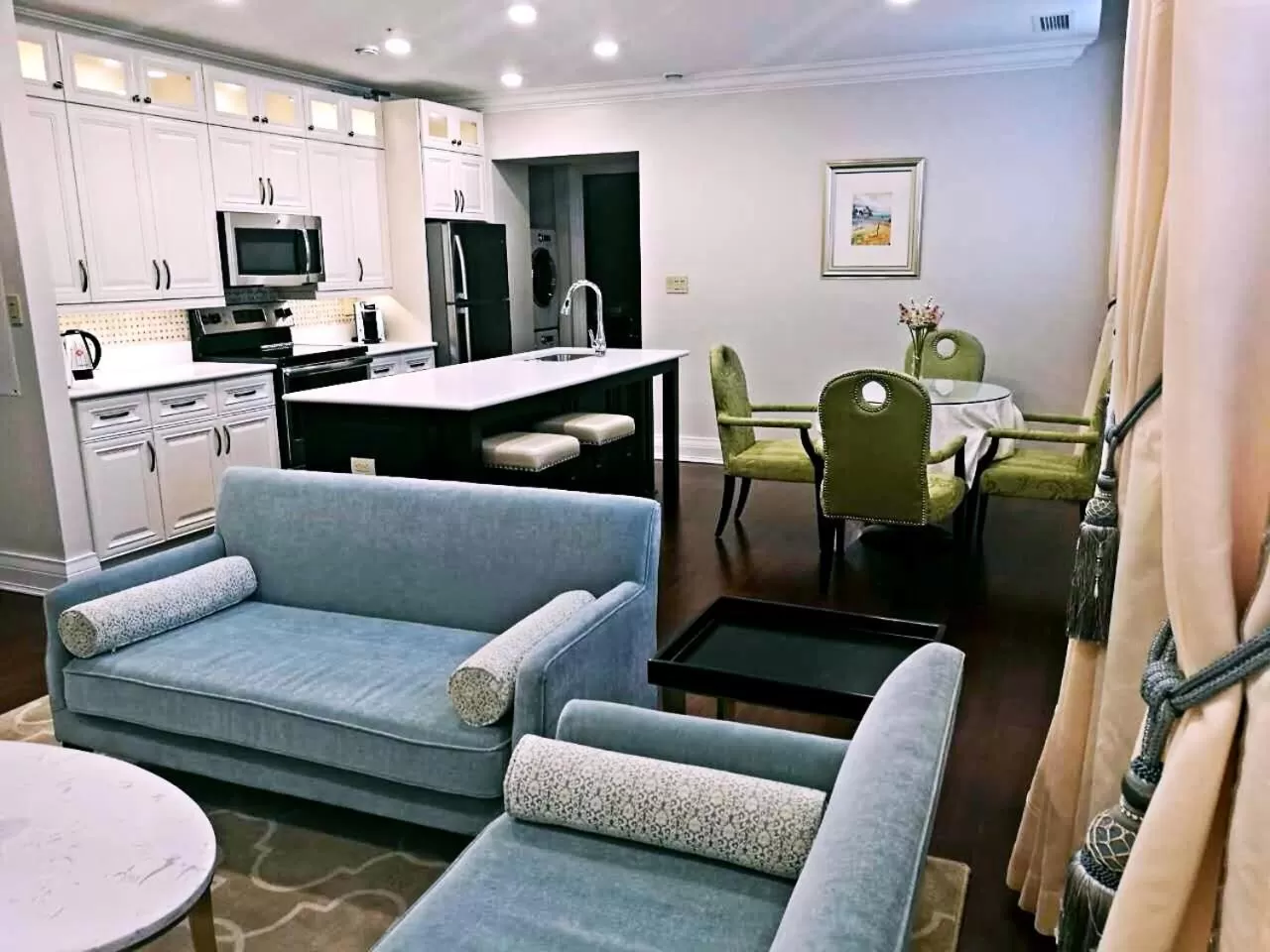 Sydney Boutique Inn & Suites