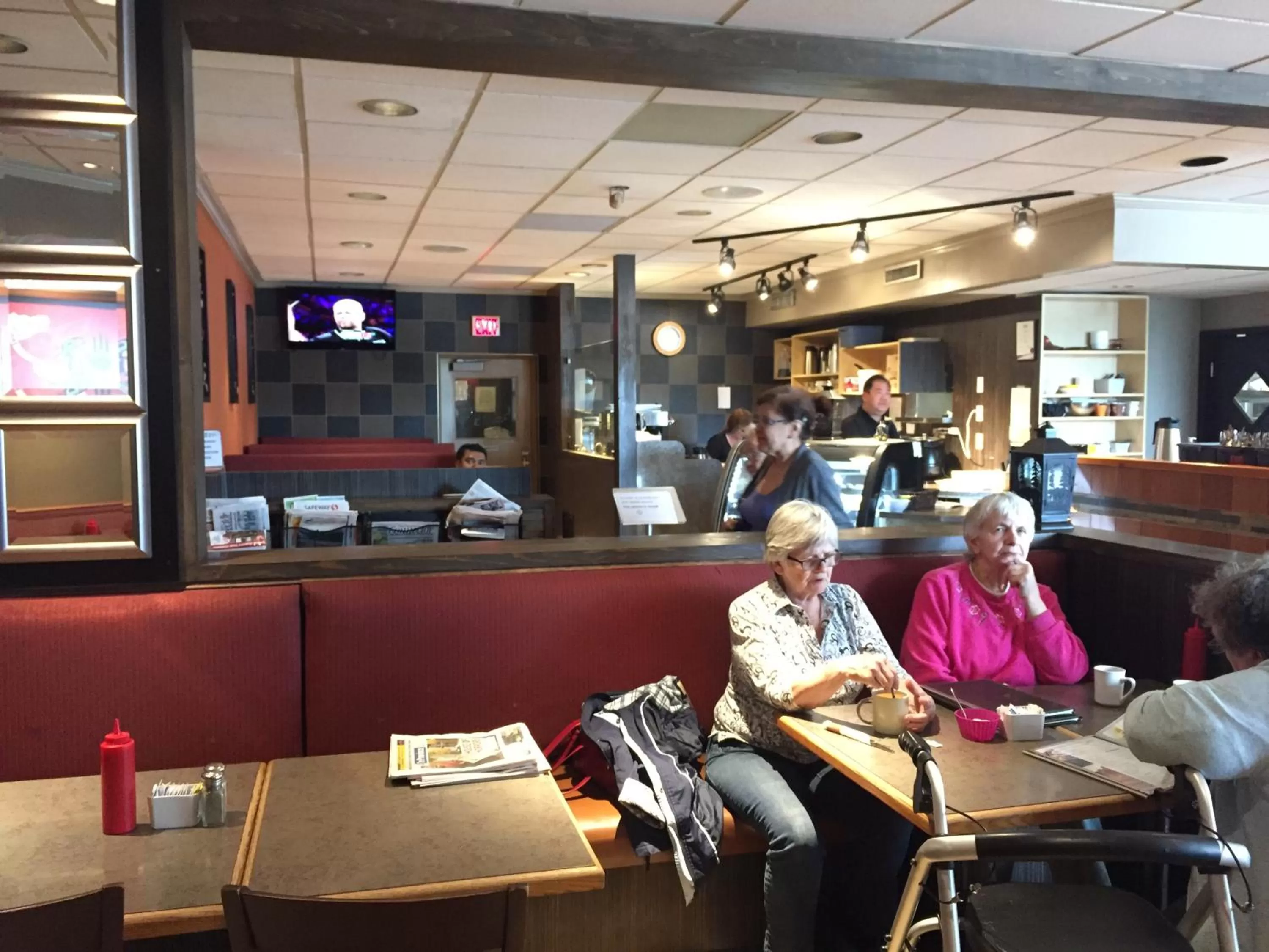 Restaurant/places to eat in Bear Country Inn