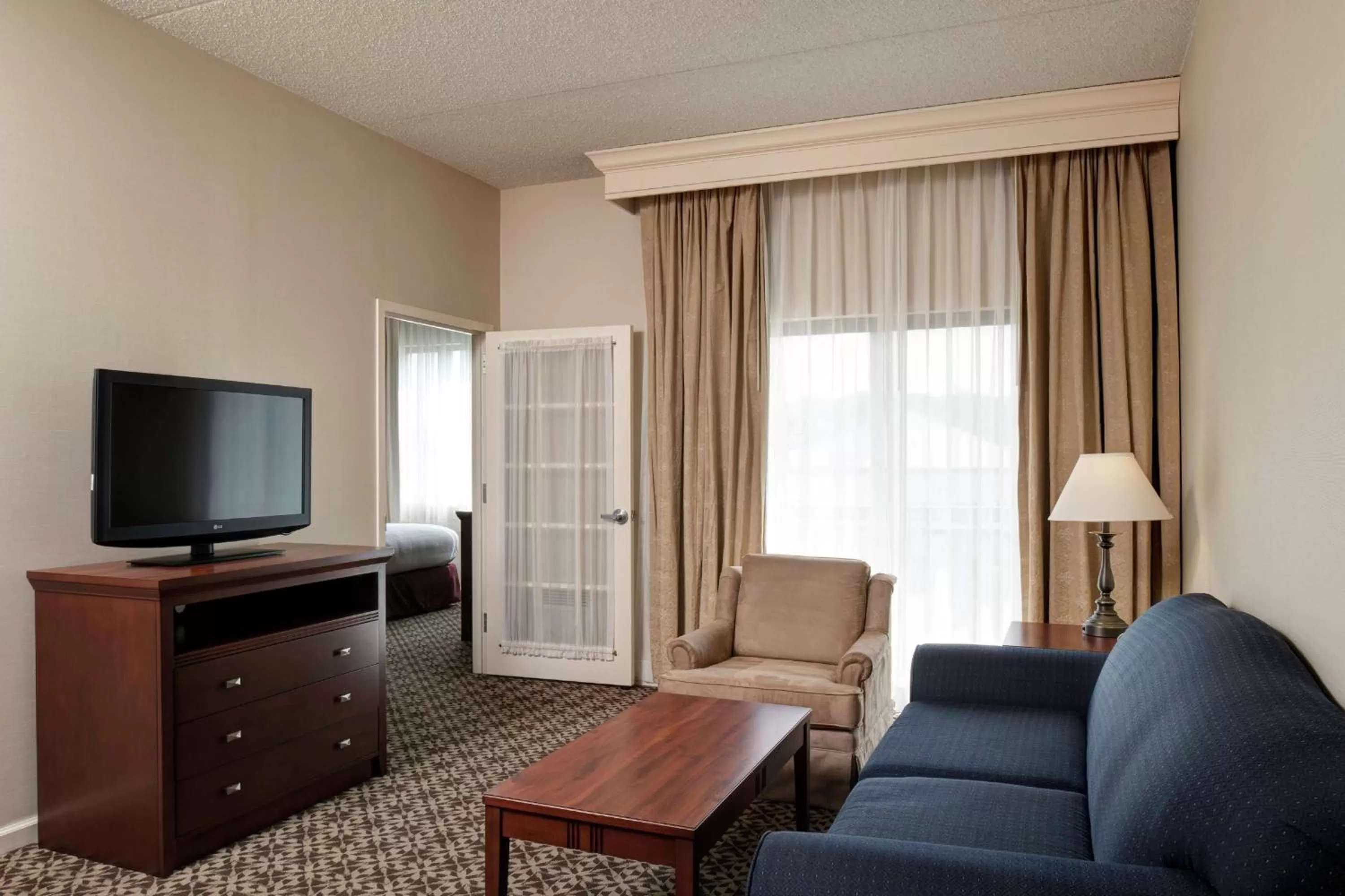 Double Room with Two Double Beds and Bath Tub - Non-Smoking in DoubleTree Suites by Hilton Mount Laurel