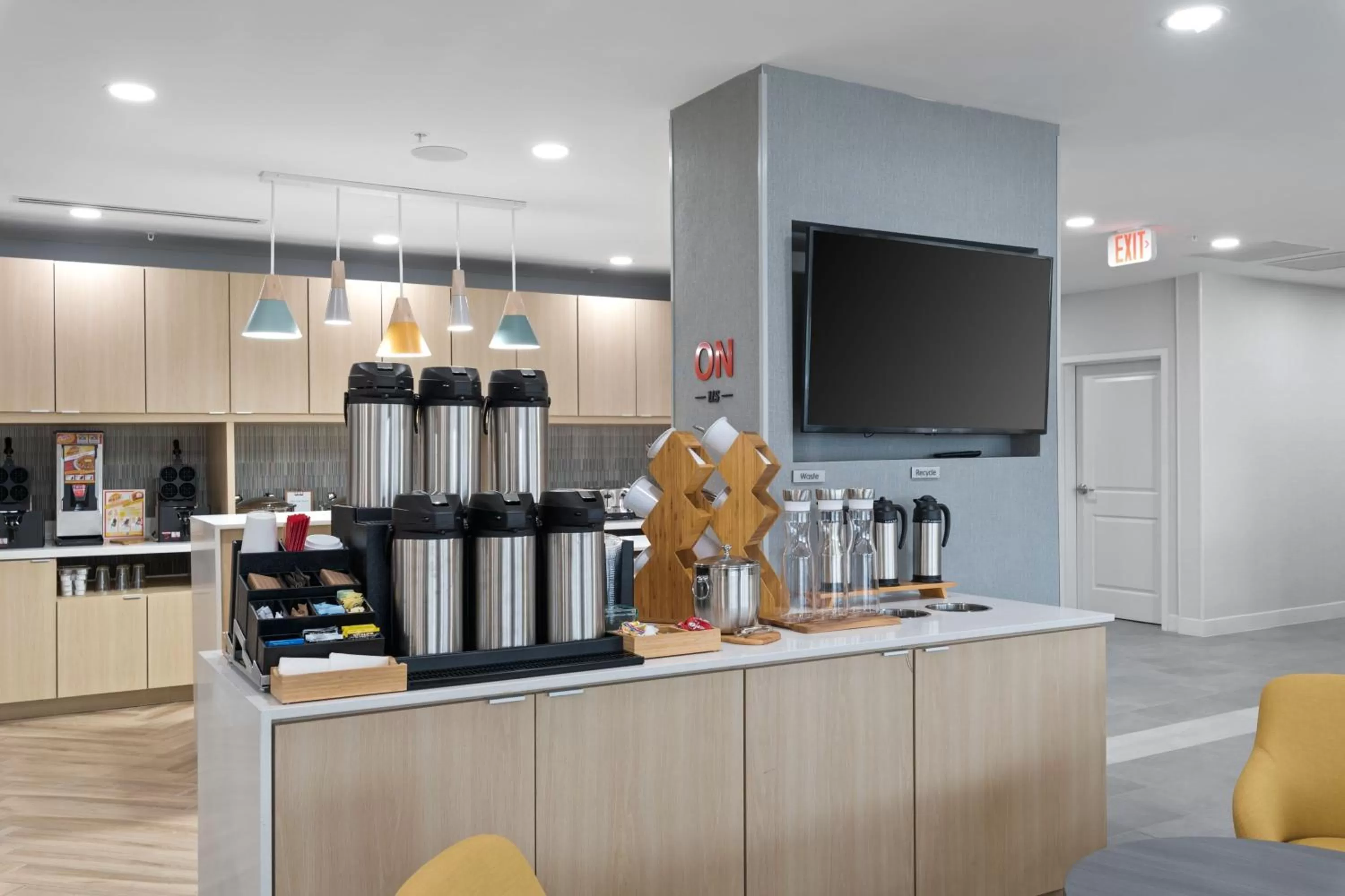 Breakfast in TownePlace Suites by Marriott White Hall