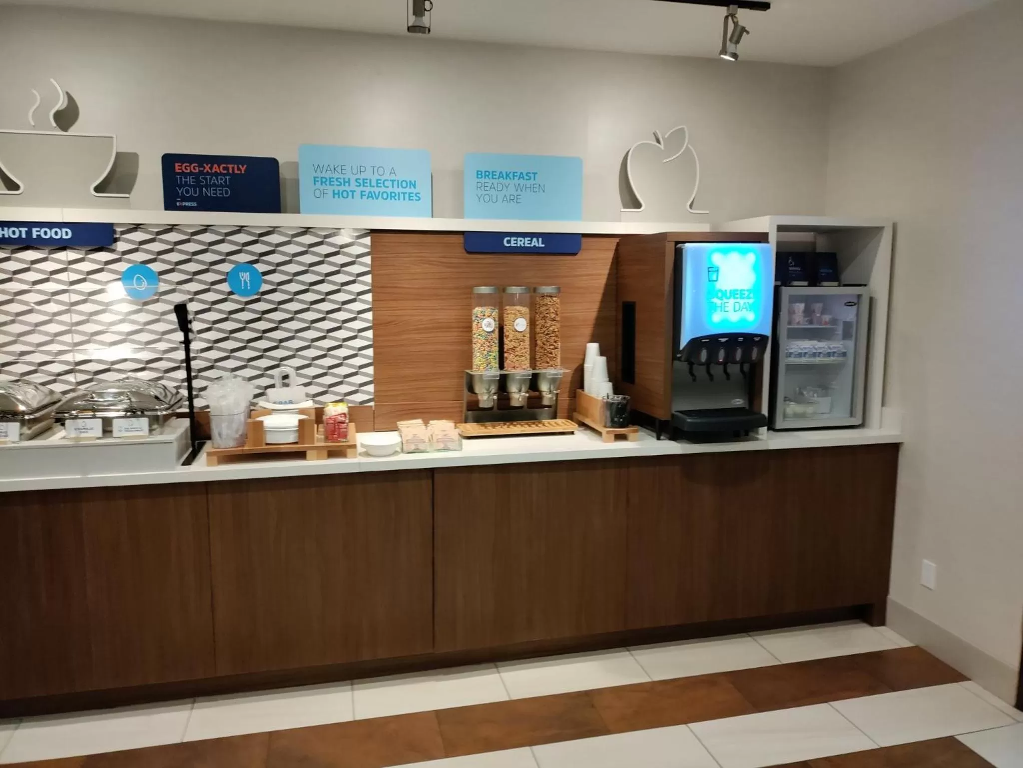 Breakfast in Holiday Inn Express Newberg - Wine Country by IHG