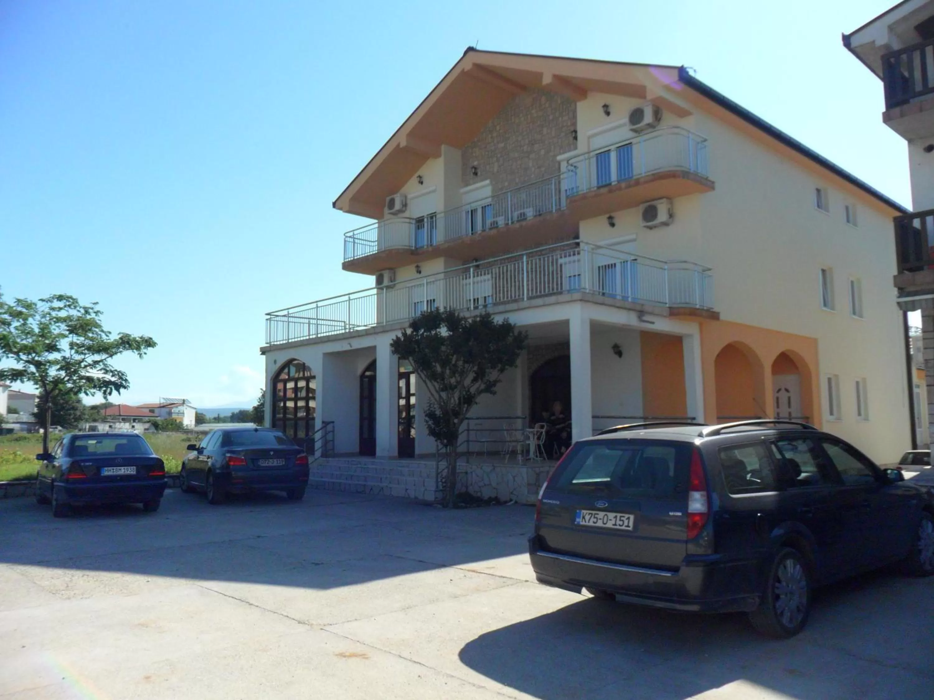 Facade/entrance, Property Building in Rooms MBM