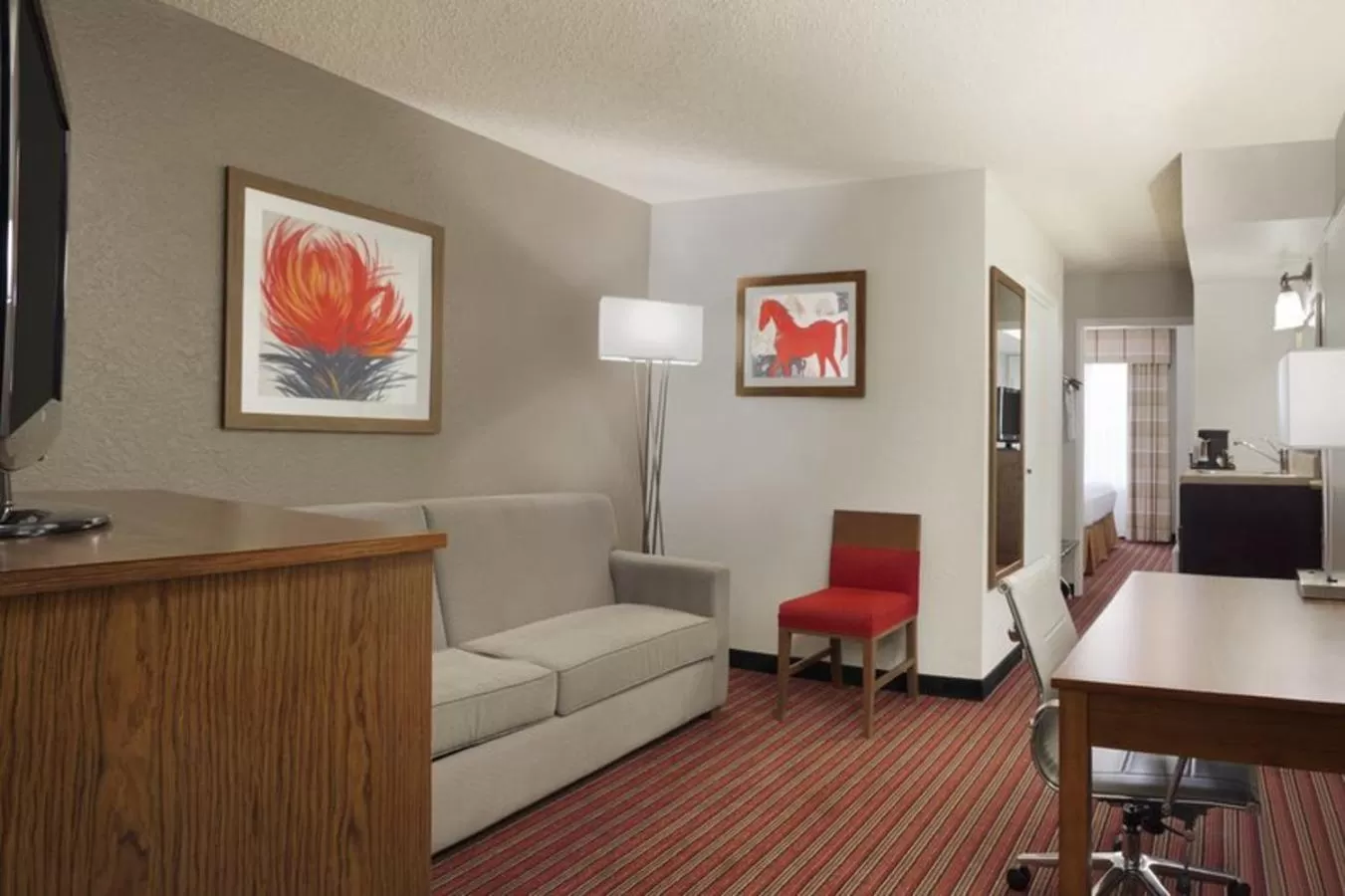 Living room in Country Inn & Suites by Radisson, DFW Airport South, TX