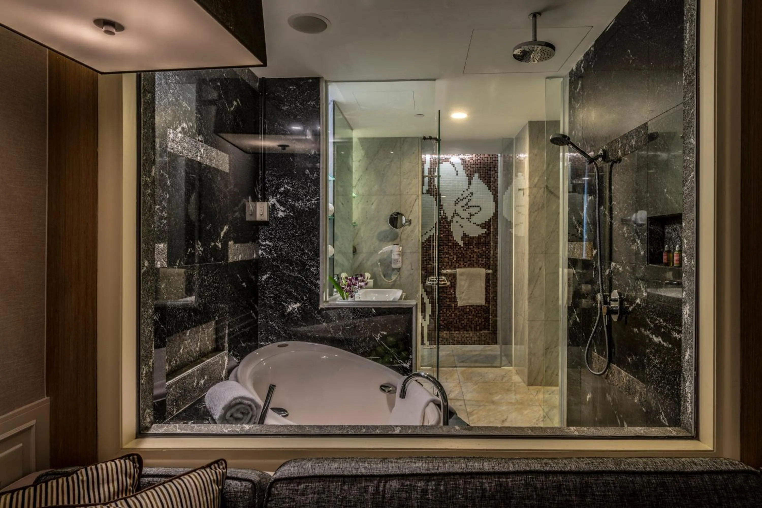 Bathroom, Bed in Ascott Raffles Place Singapore