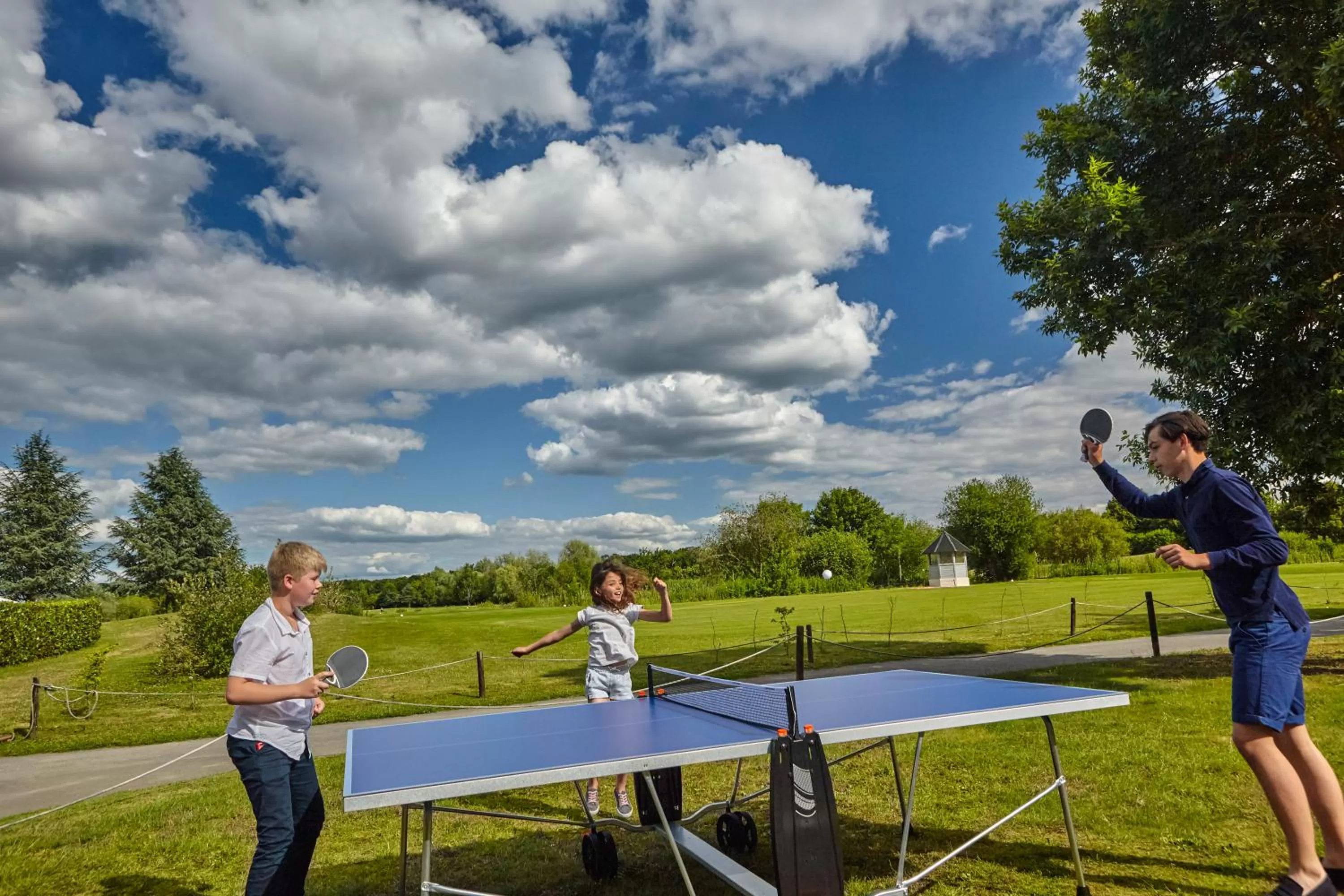 Table tennis in Mercure Chantilly Resort & Conventions