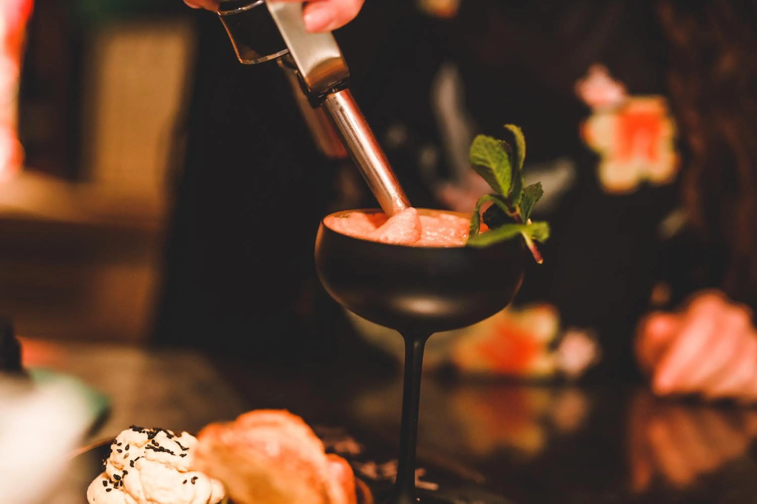 Lounge or bar in Bristol Hotel - Frankfurt City Centre - Central