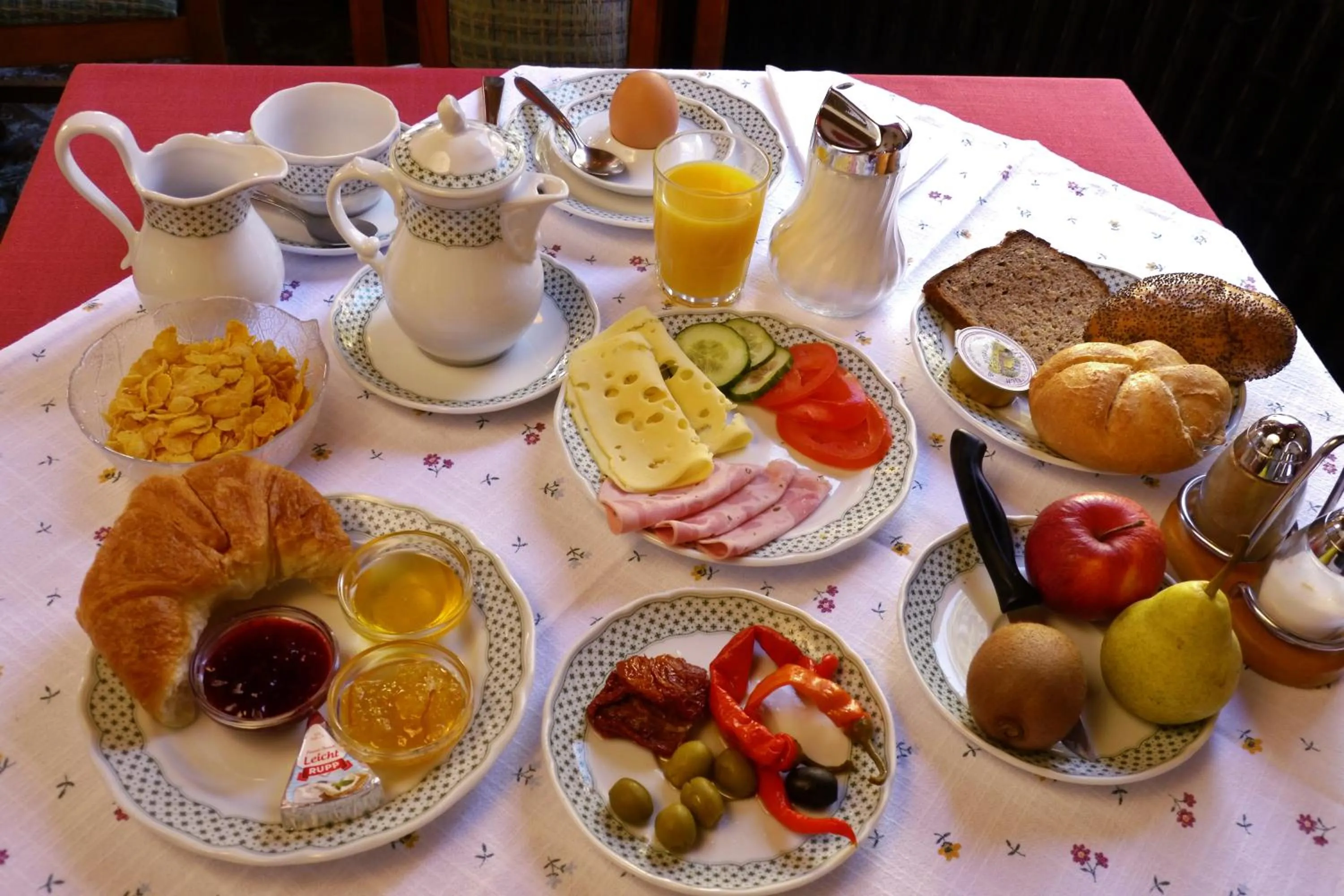 Buffet breakfast in Hotel Hohenstauffen