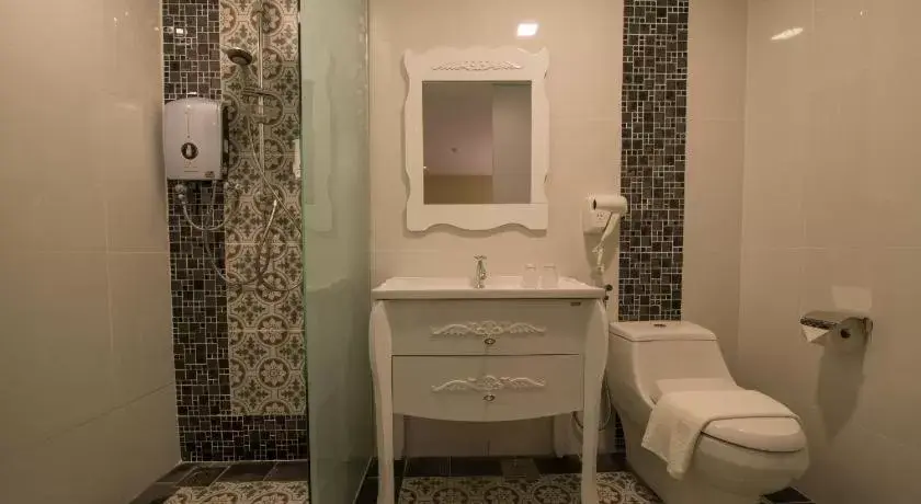 Deluxe Triple Room in Riverfront Boutique Hotel Deluxe Triple Room in Riverfront Boutique Hotel