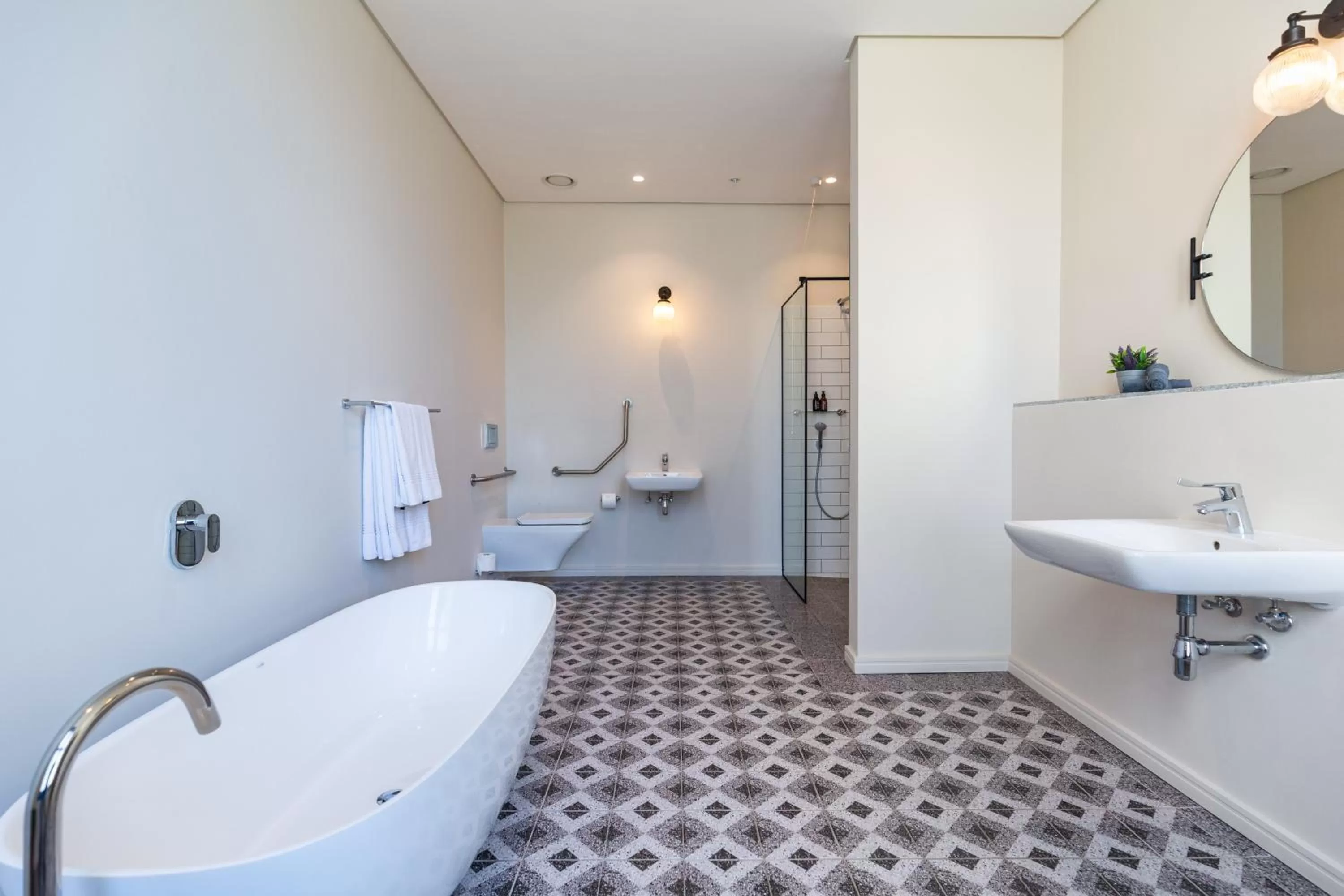 Shower in Old Bank Hotel - Lion Roars Hotels & Lodges