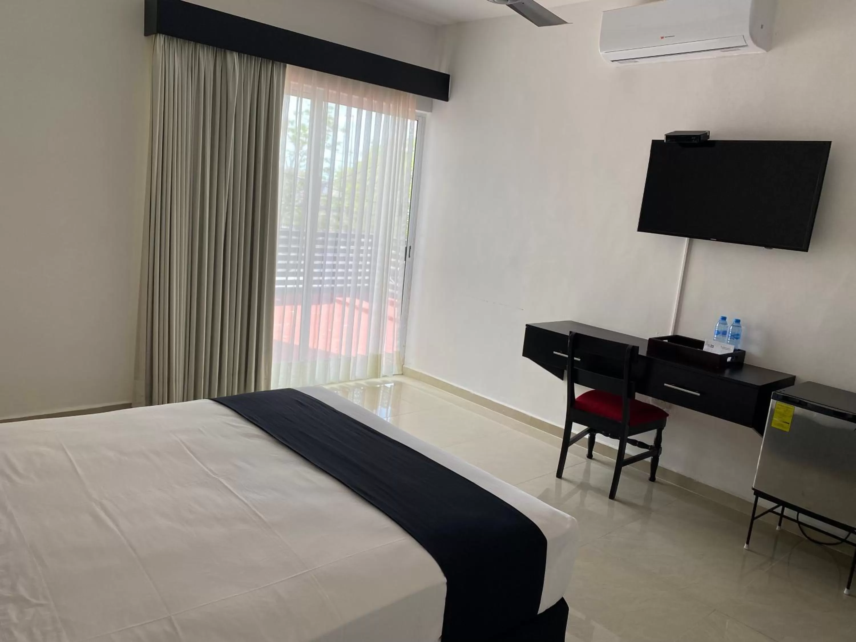 Bedroom, Bed in Hotel Siglo 21 Merida