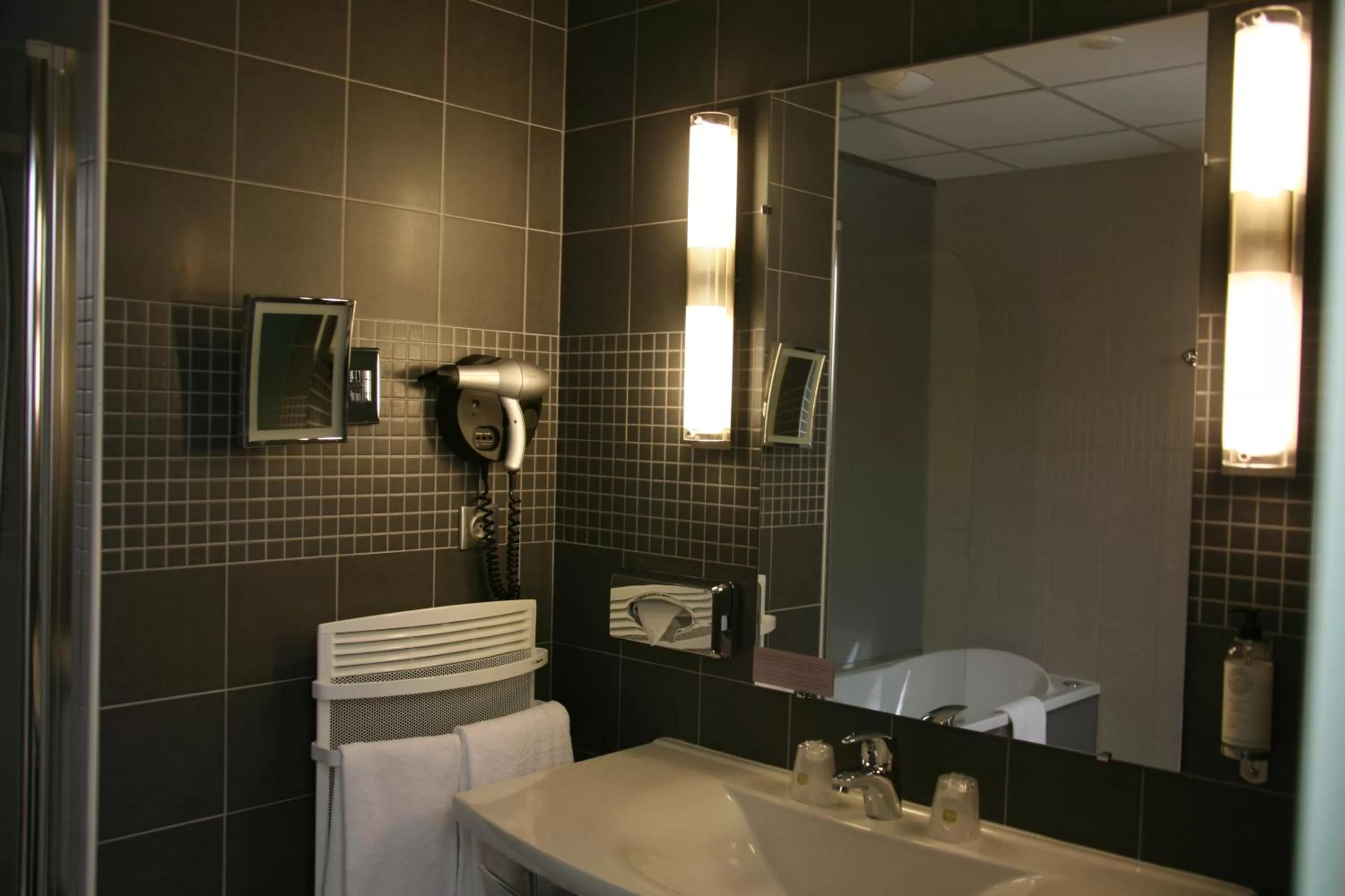 Bathroom in Best Western Plus Richelieu