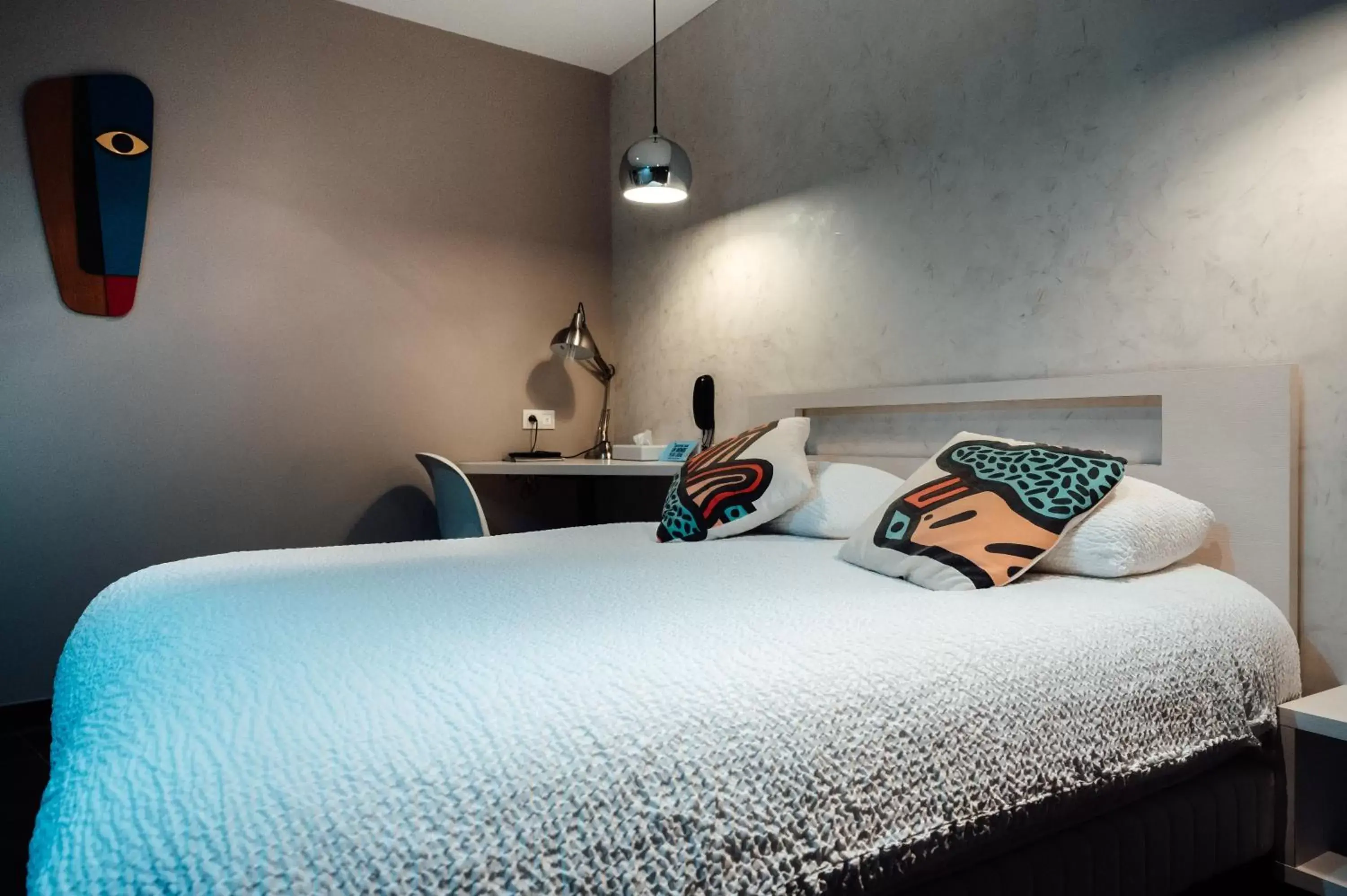 Classic Double Room in Urban Style LES FLEURINES Classic Double Room in Urban Style LES FLEURINES