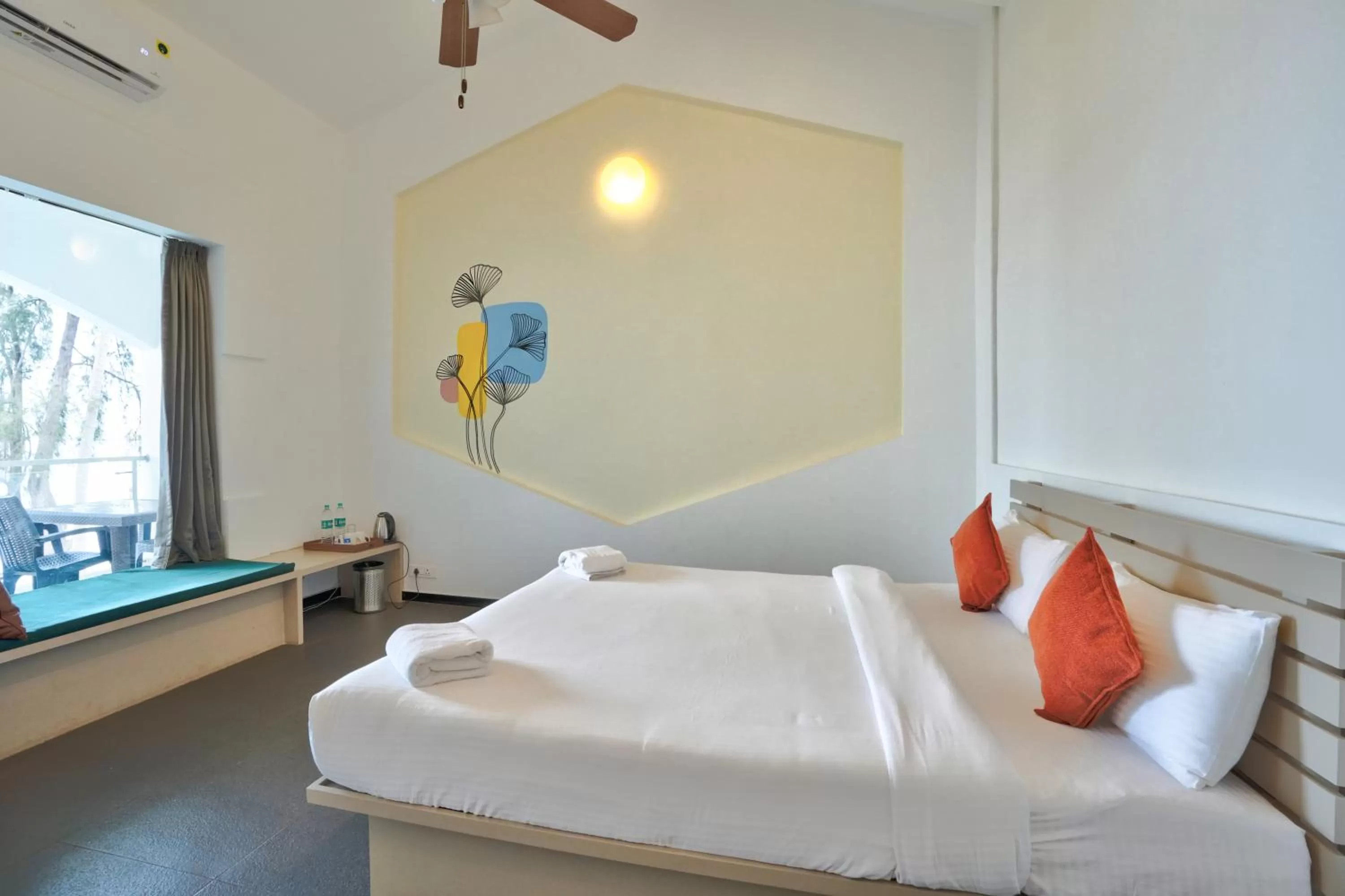 Photo of the whole room, Bed in Blu Missel By The River