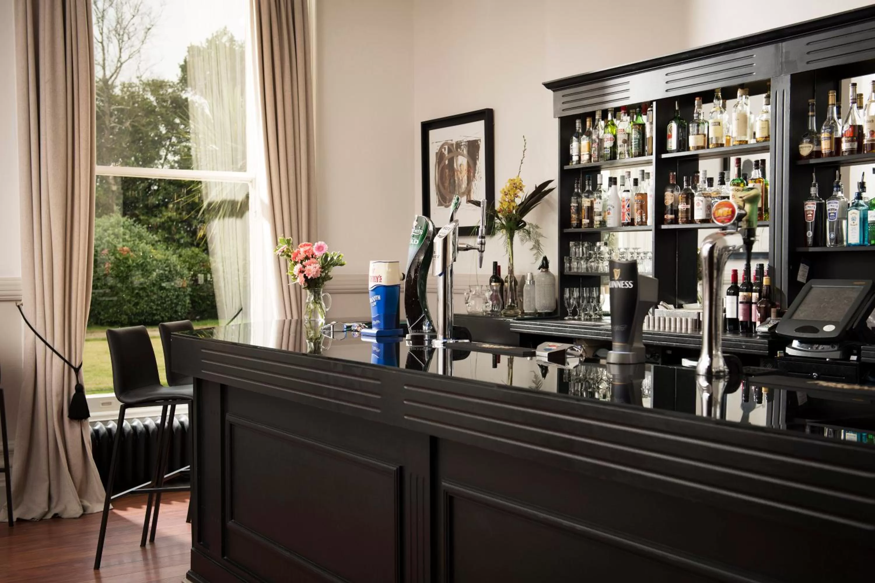 Lounge or bar in Trenython Manor Resort