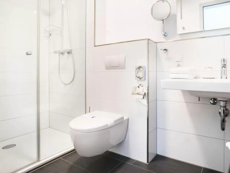 Bathroom in Hennedamm Hotel