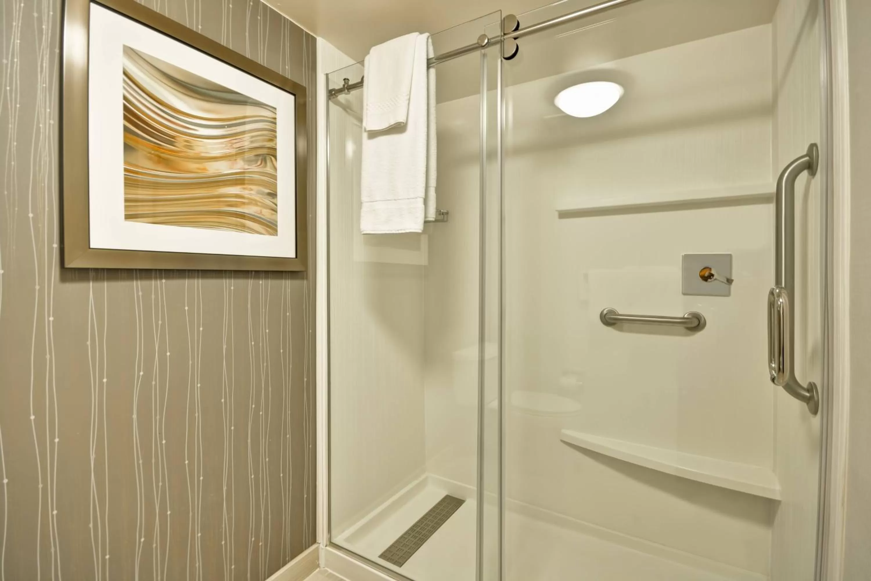 Bathroom in Courtyard by Marriott Jacksonville Airport/ Northeast