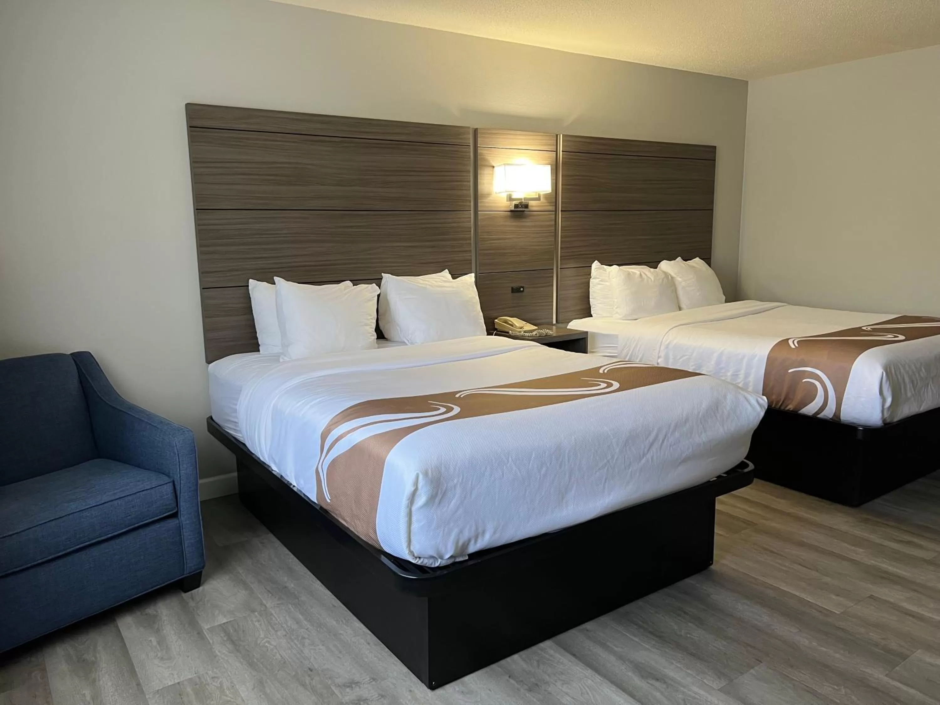 Bed in Quality Inn & Suites Red Wing