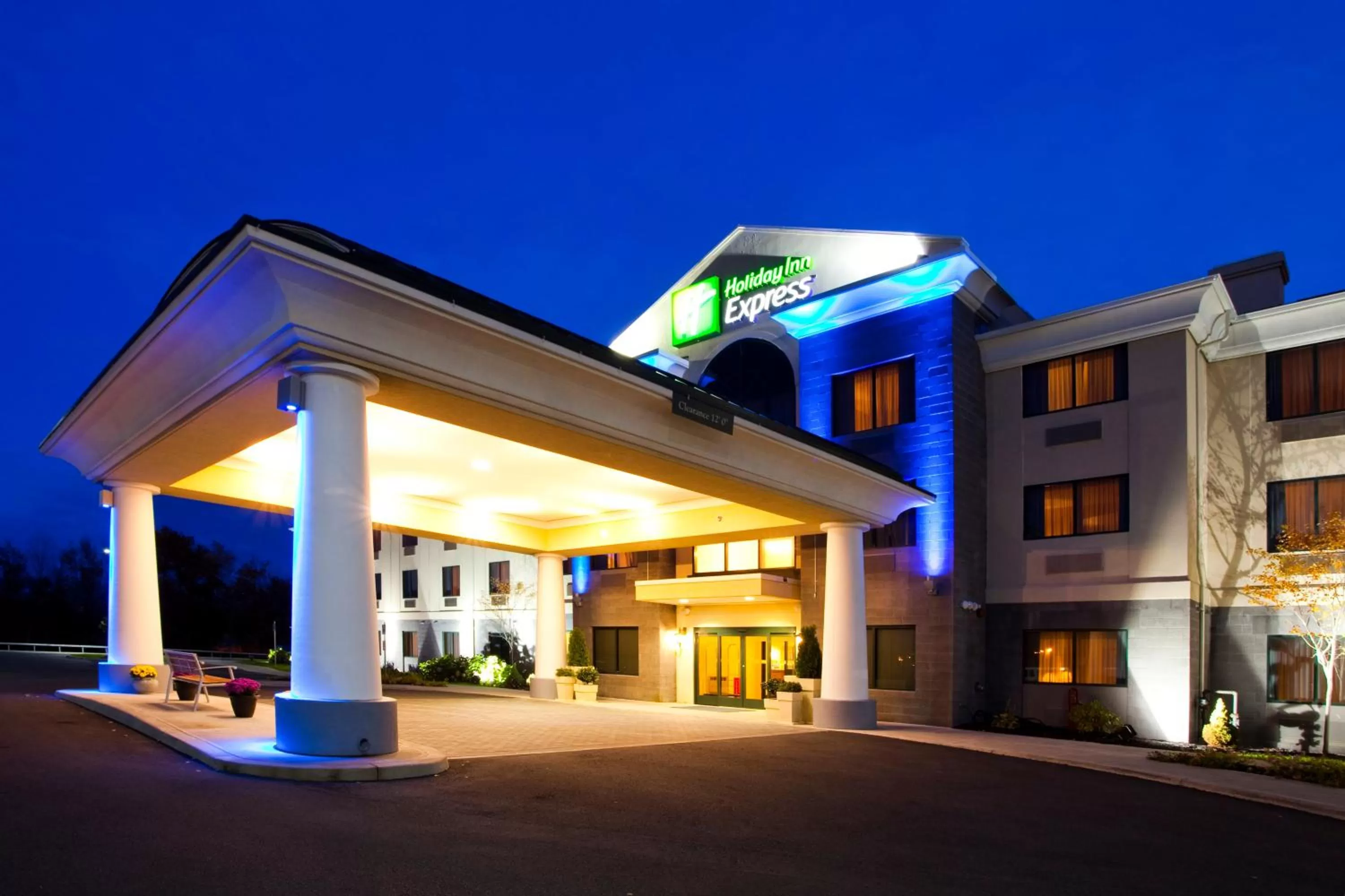 Property building in Holiday Inn Express Syracuse Airport by IHG
