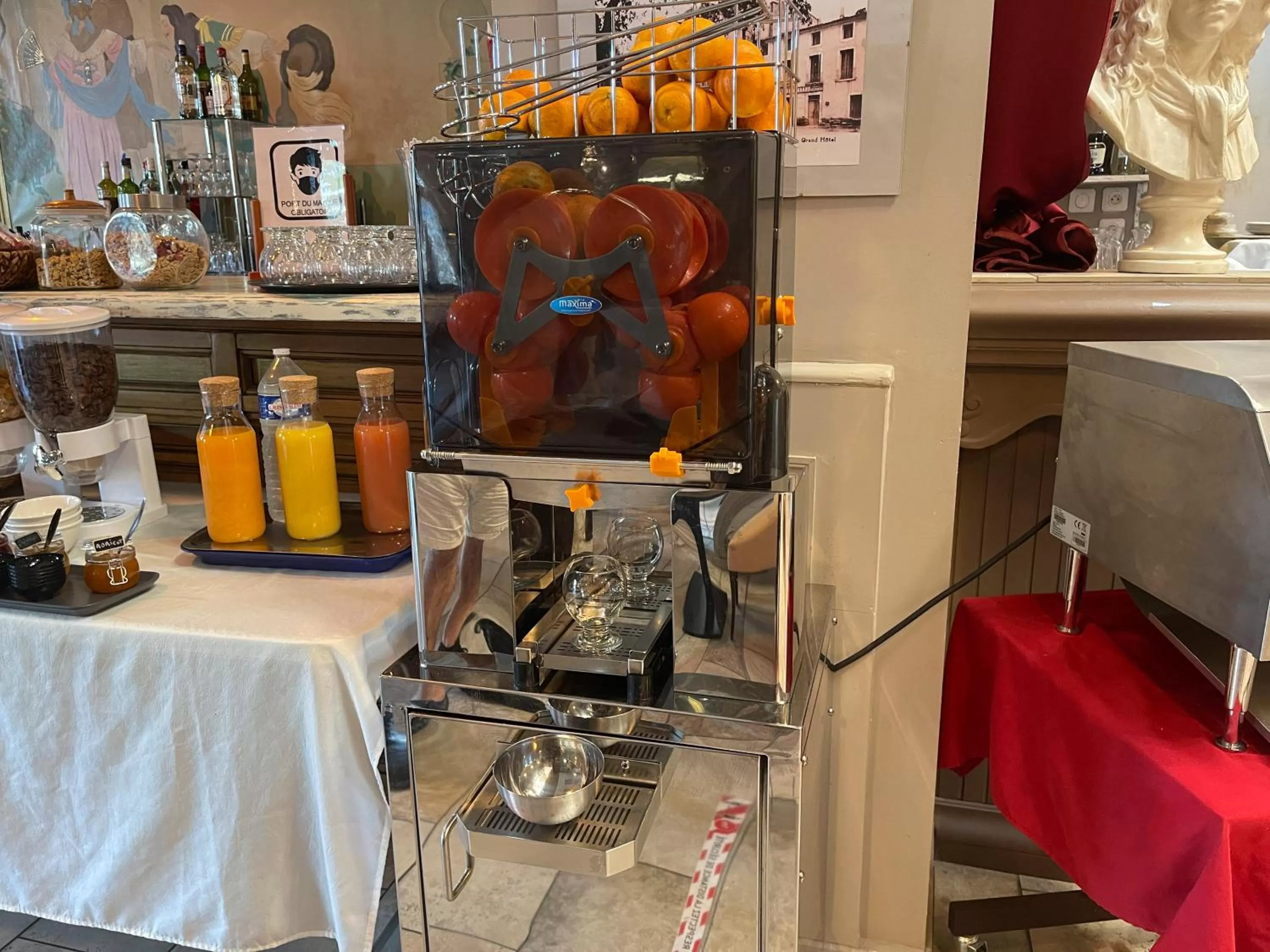 Breakfast in Le Grand Hôtel Molière