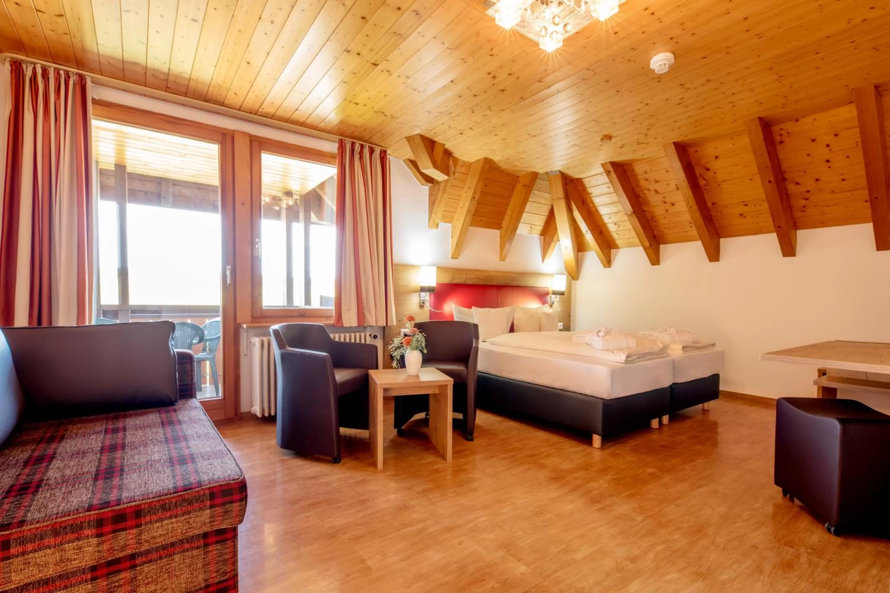 Photo of the whole room, Bed in Wellnesshotel Sonnenhof & Sonnhalde