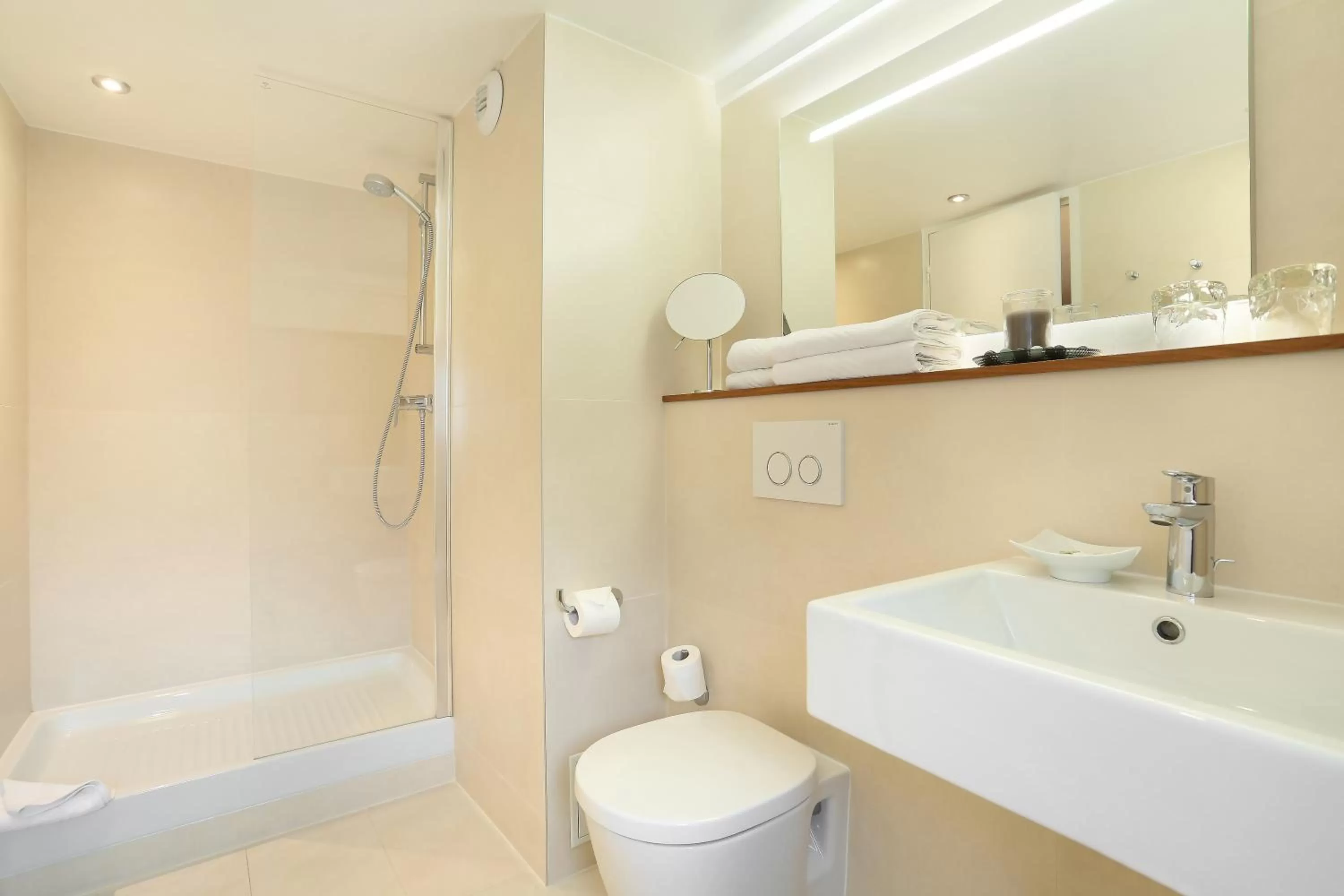 Bathroom in Maison Axel Opéra Paris