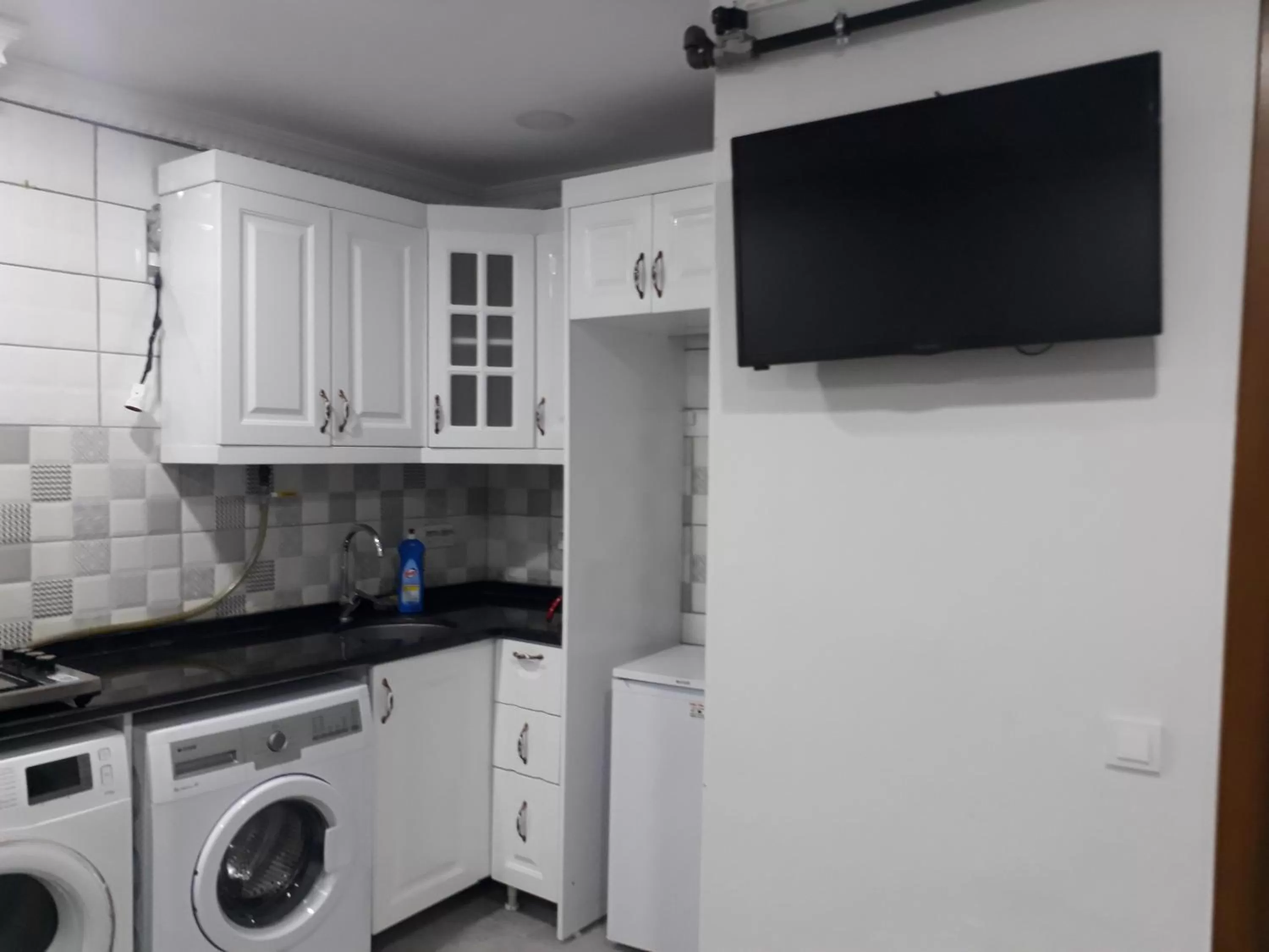 Kitchen or kitchenette, Kitchen/Kitchenette in Arat Apartments