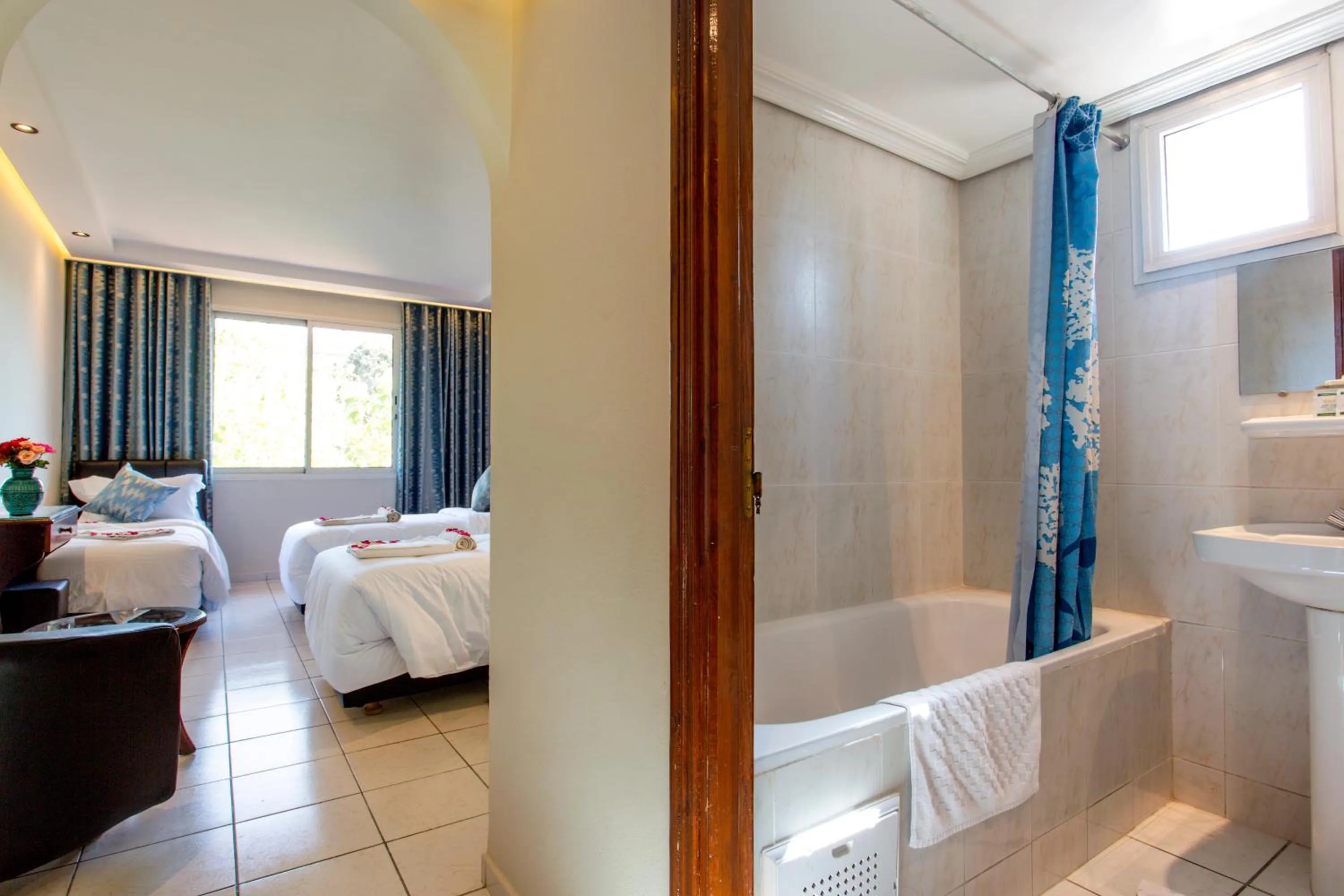 Toilet, Bed in Hotel Akabar