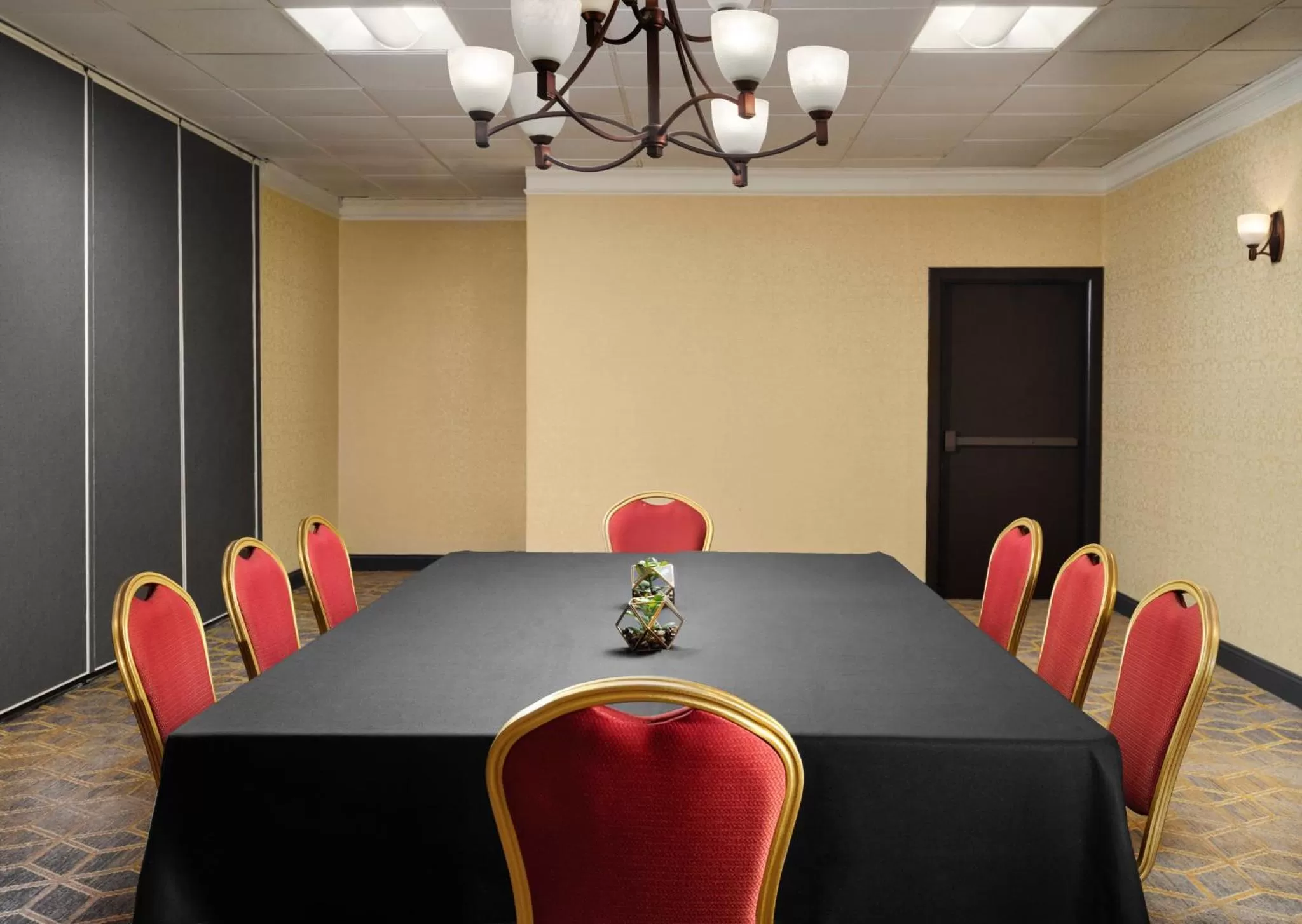 Meeting/conference room in Holiday Inn & Suites Boston Peabody by IHG