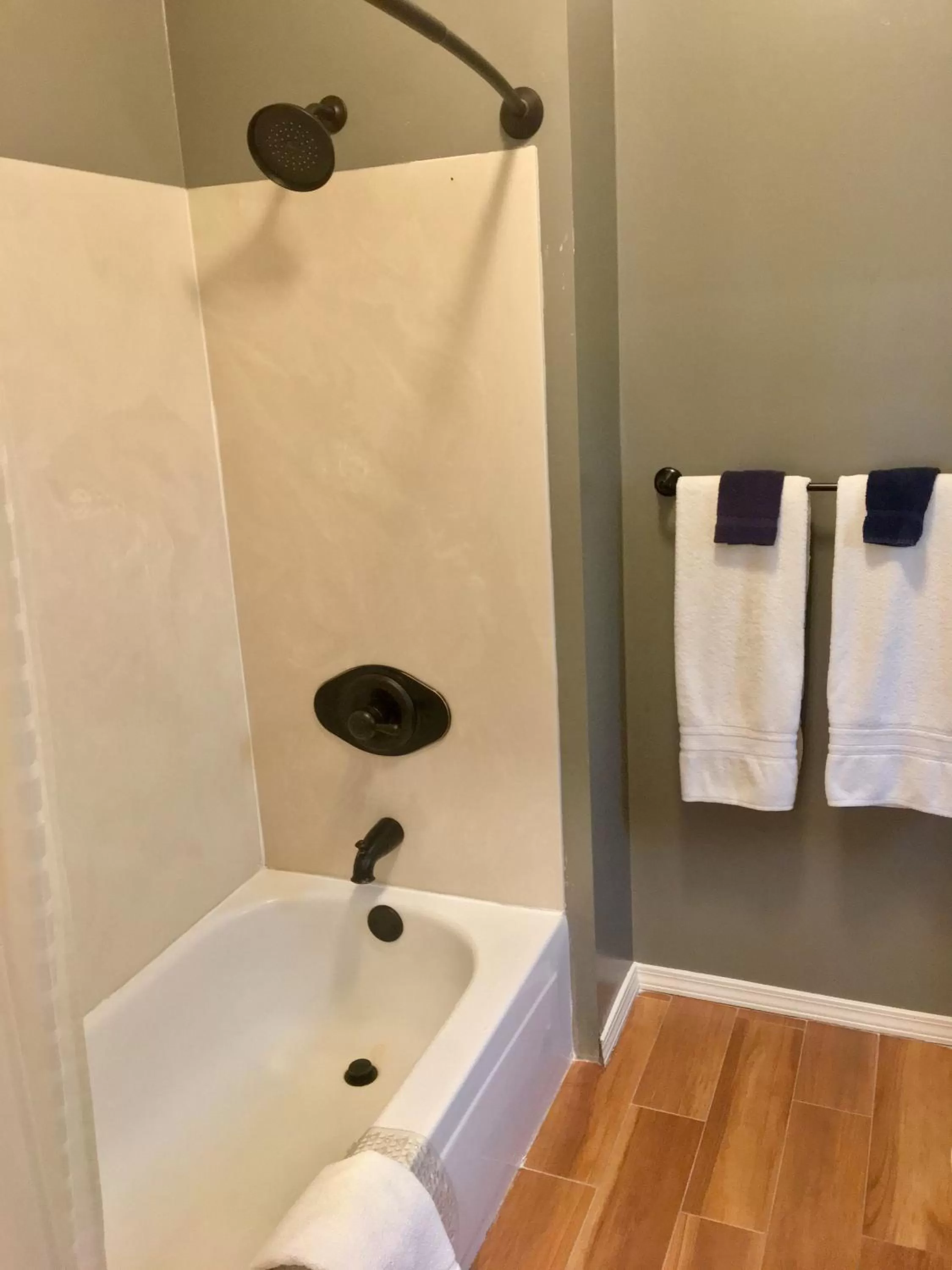 Bathroom in The Groveland Hotel